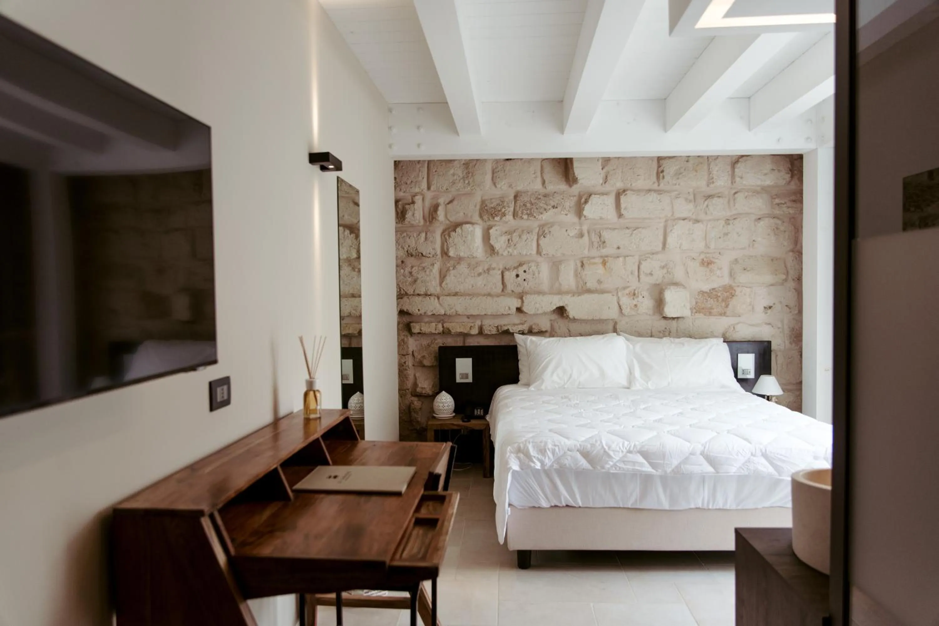 Photo of the whole room, Bed in Le Carasse Boutique Hotel