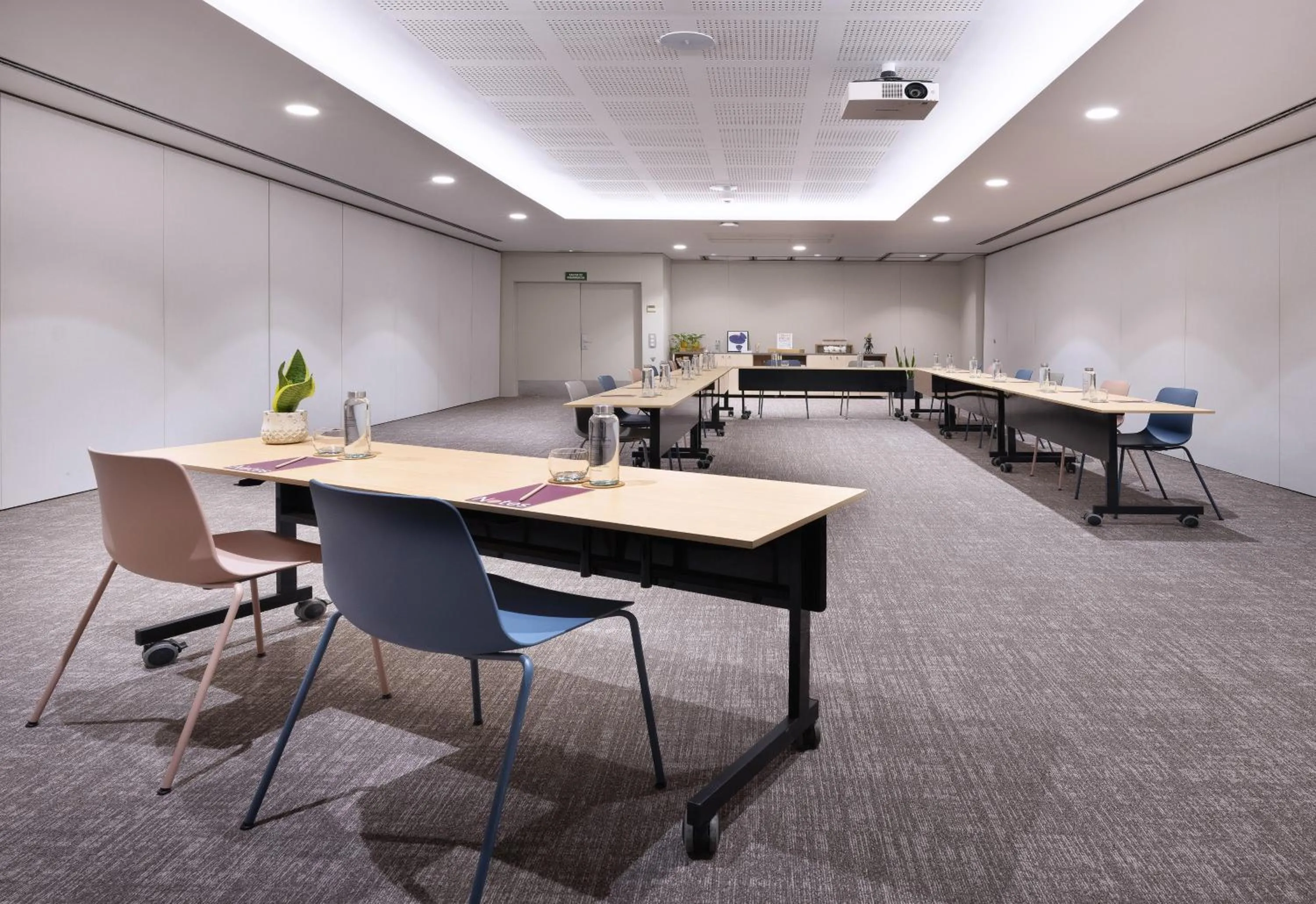 Meeting/conference room in INNSiDE by Meliá Barcelona Aeropuerto