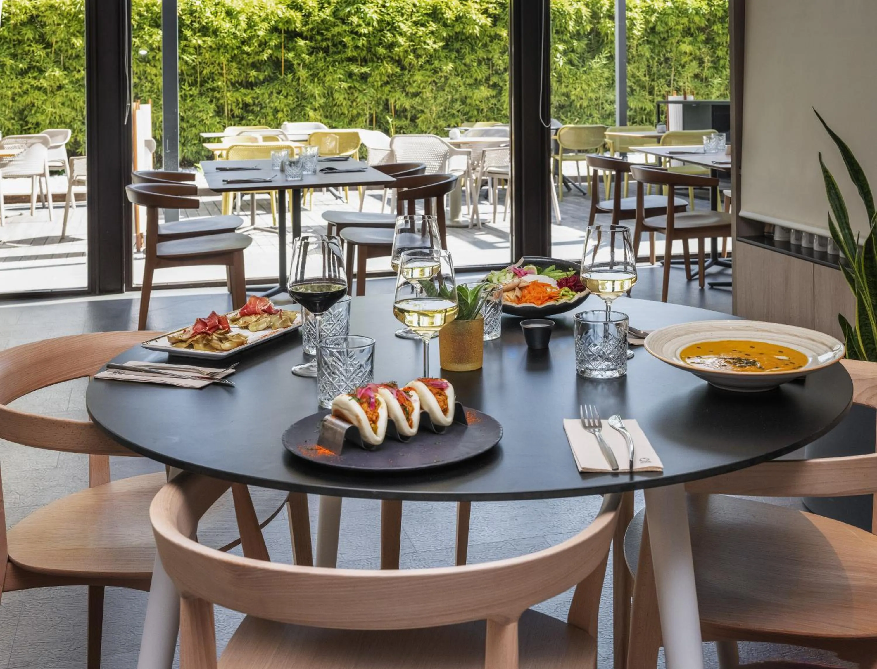 Restaurant/places to eat in INNSiDE by Meliá Barcelona Aeropuerto