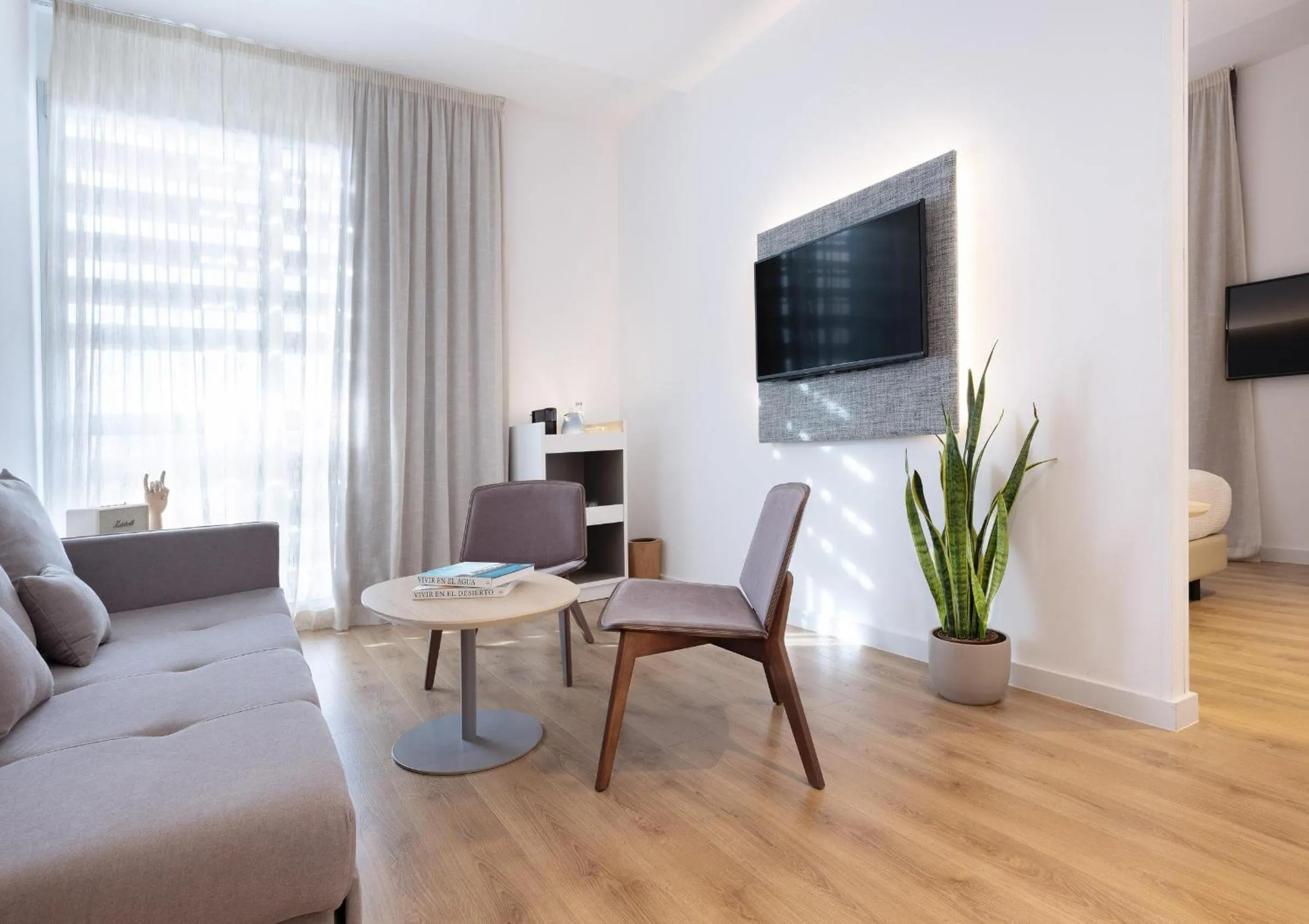 TV and multimedia in INNSiDE by Meliá Barcelona Aeropuerto