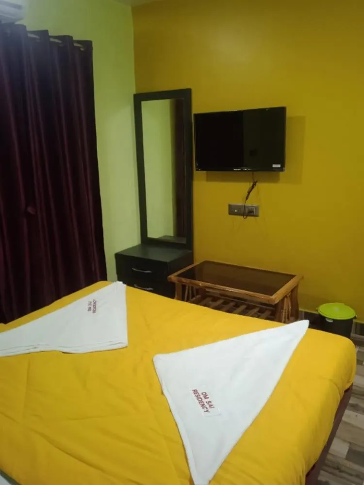 Communal lounge/ TV room, TV/Entertainment Center in Hotel Om Sai Residency By WB Inn