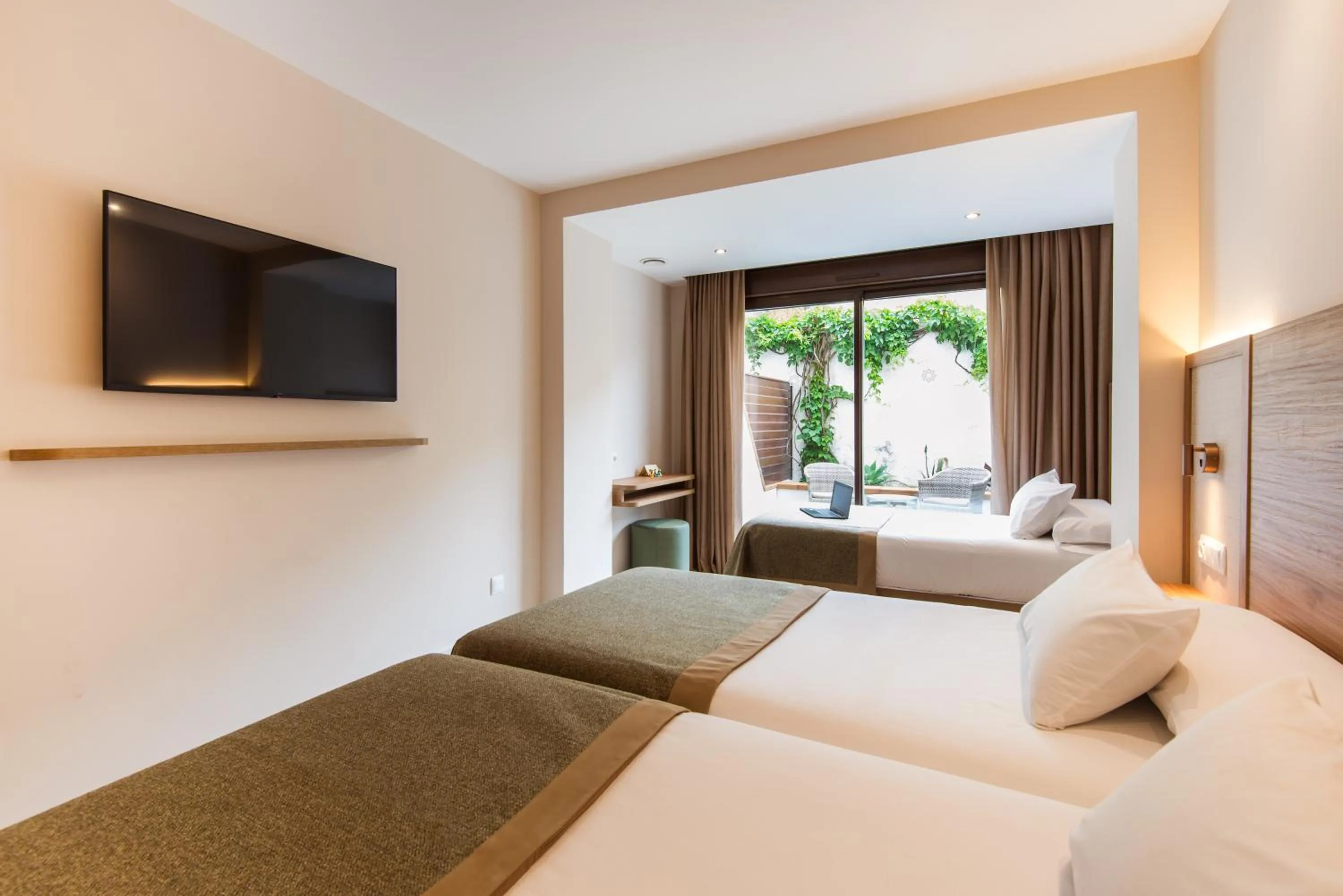 Photo of the whole room, Bed in Hotel Tarik