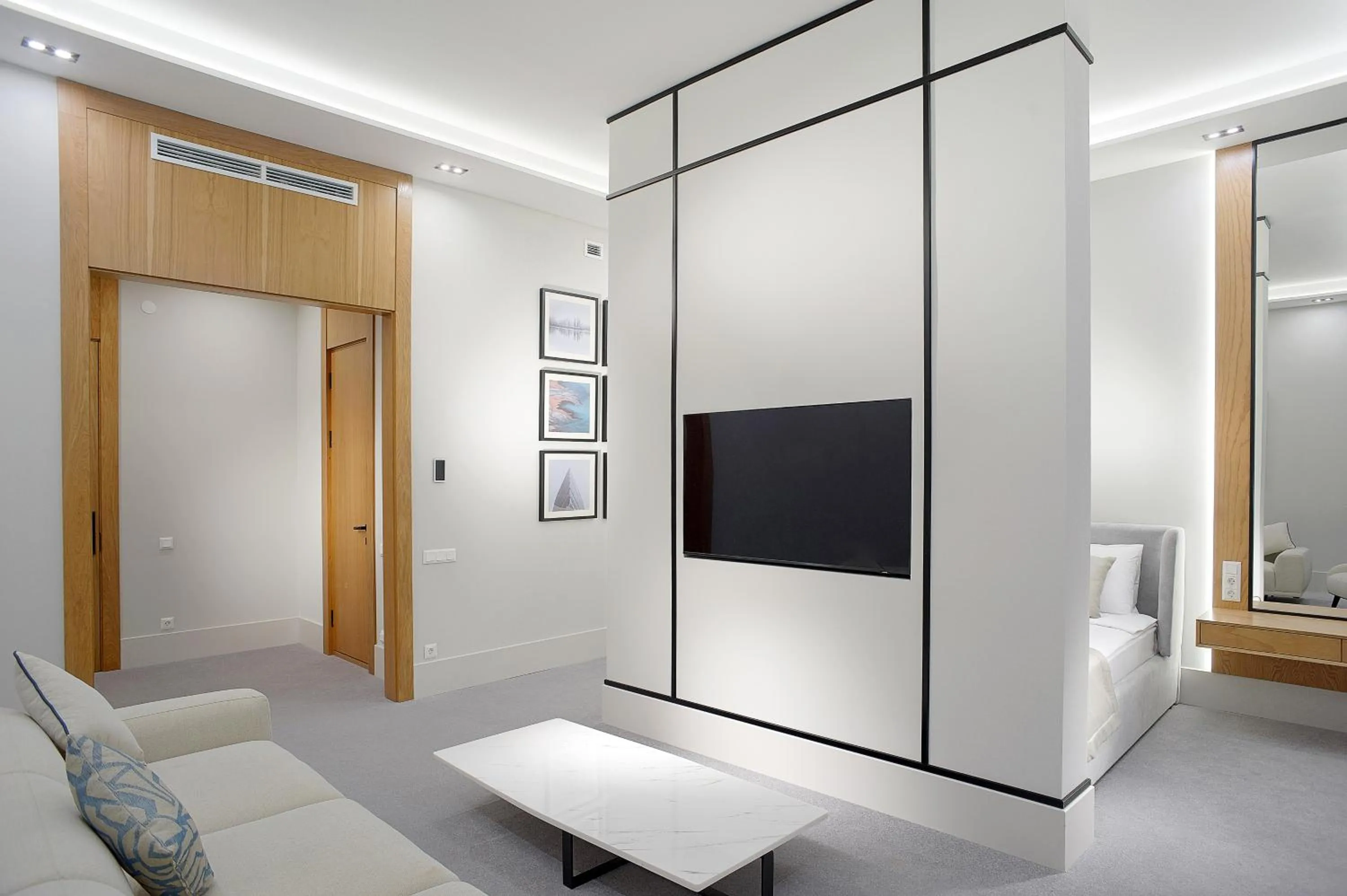 TV and multimedia in NEOS HOTEL