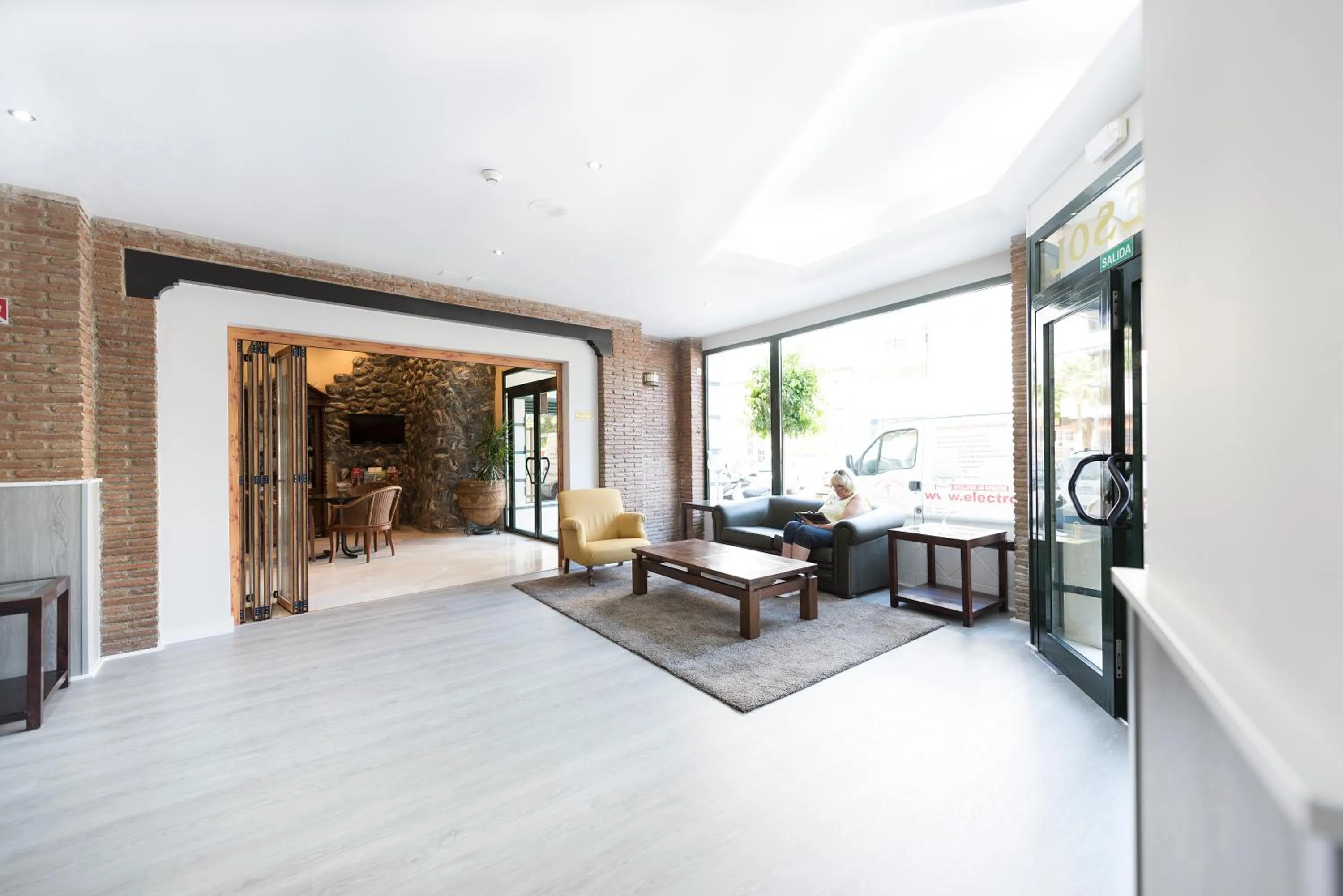 Communal lounge/ TV room in Hotel Toboso Chaparil