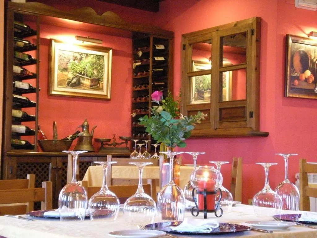Restaurant/places to eat in Hotel Alcadima