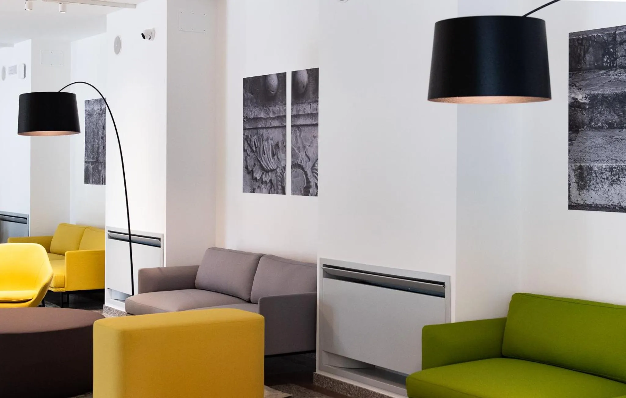 Communal lounge/ TV room in Hub Hotel