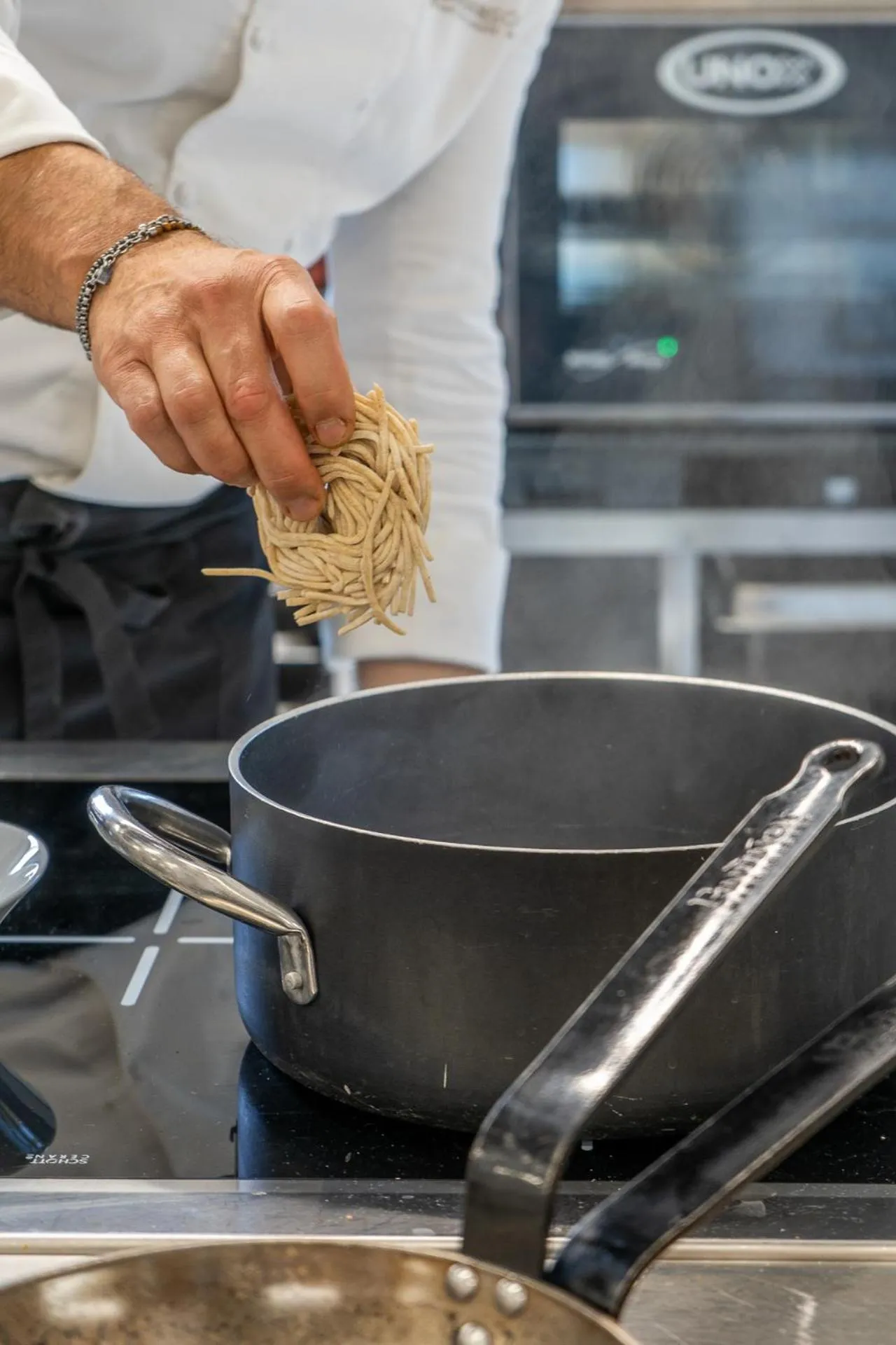 Restaurant/places to eat in Hub Hotel