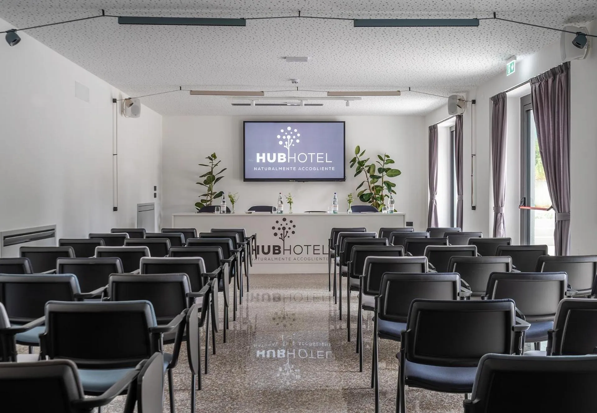 Business facilities in Hub Hotel