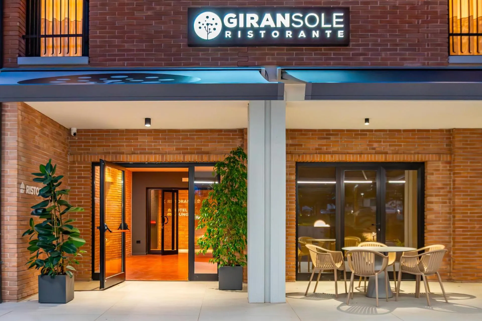 Restaurant/places to eat in Hub Hotel