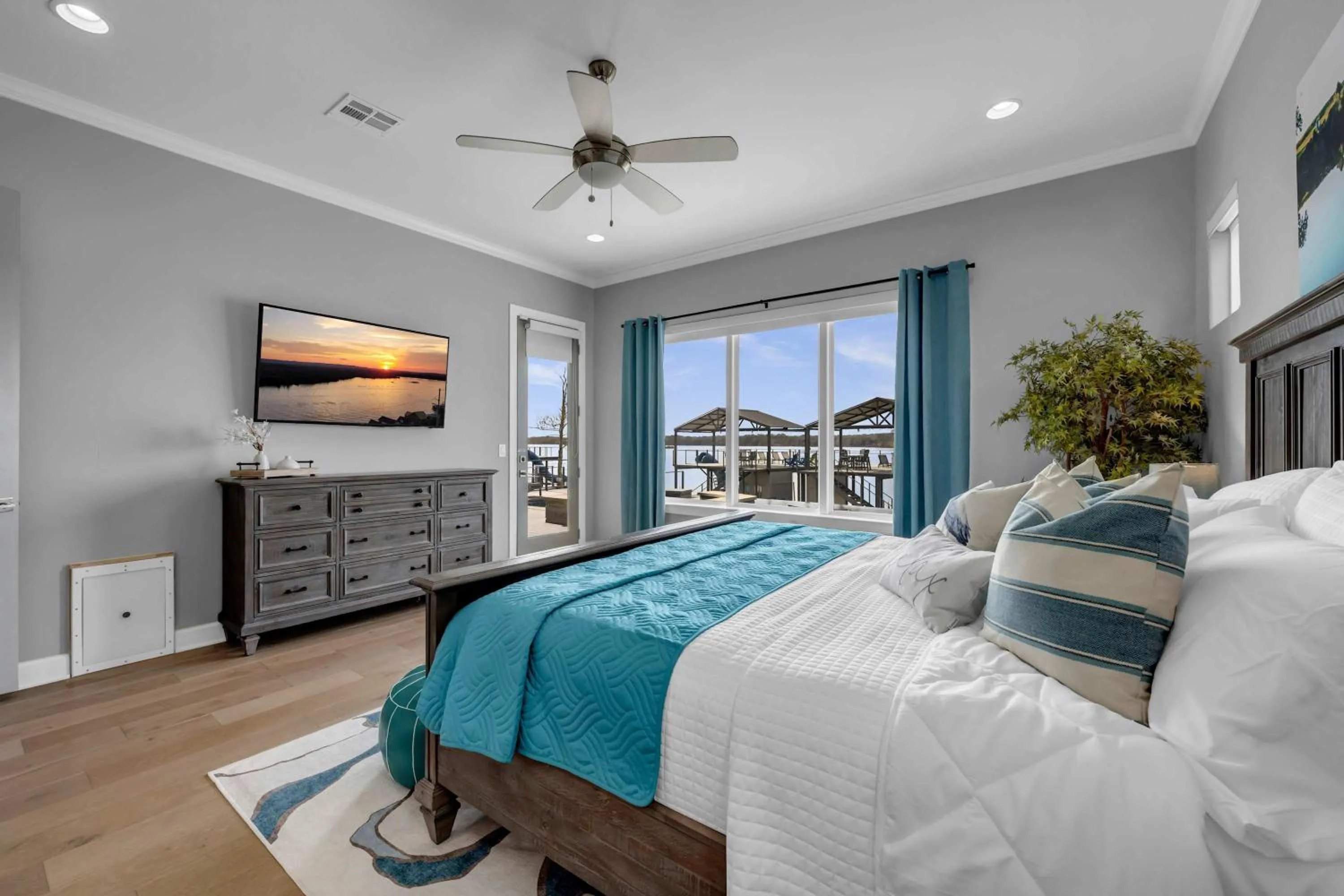 Bed in Luxury Waterfront Home with Swimming Pool Hot Tub and 2 Boat Slips