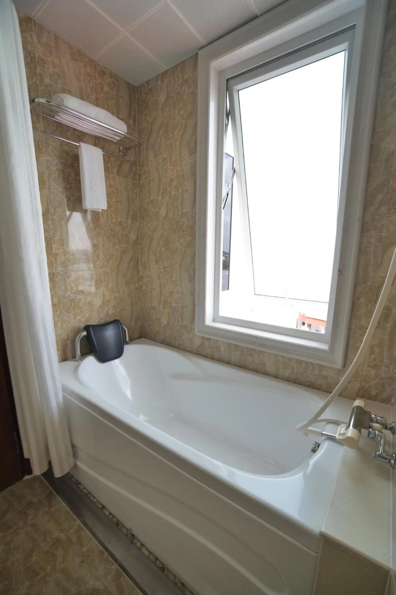 Bath in Trang Thanh Luxury Apartment