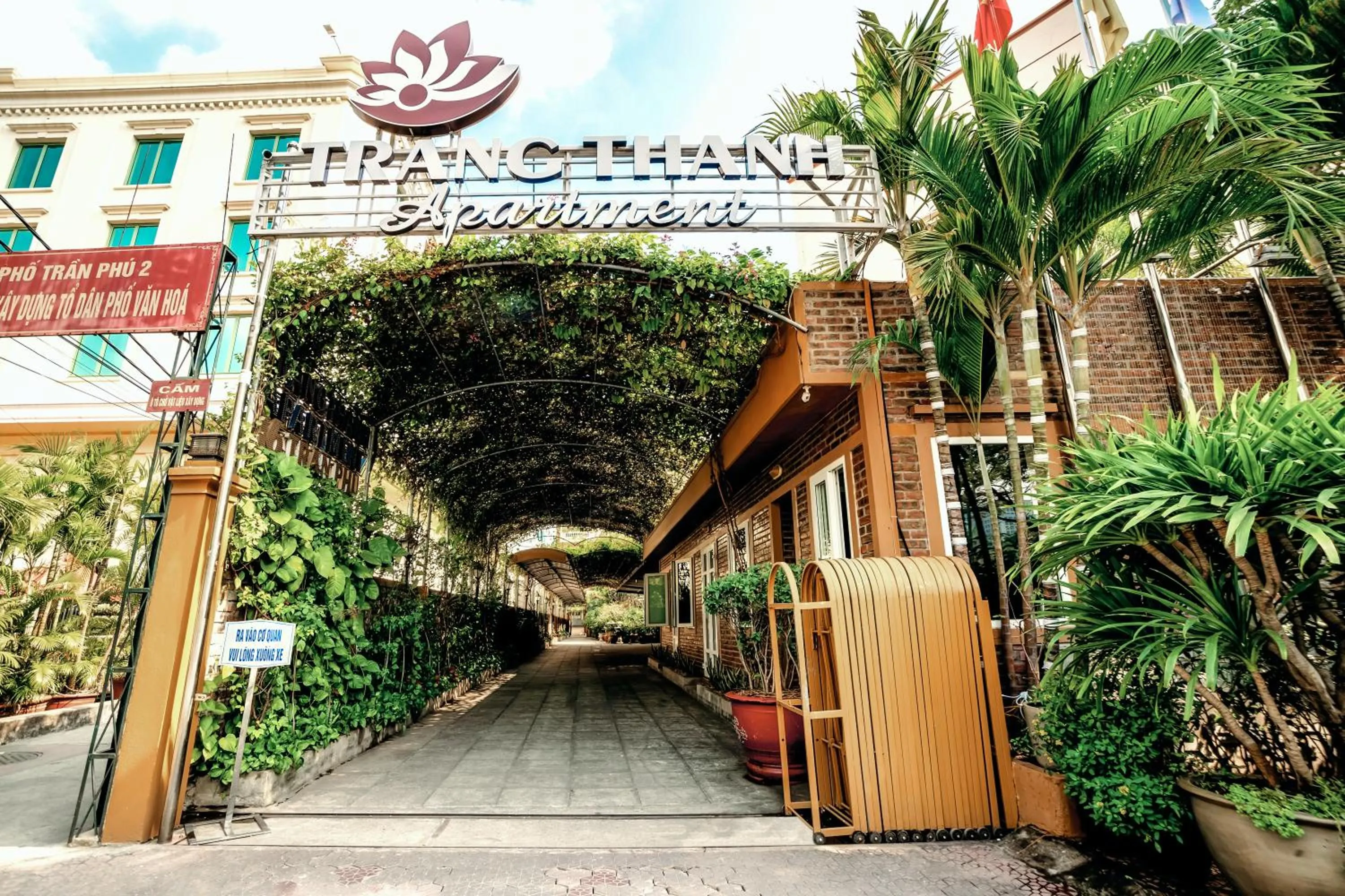 Facade/entrance in Trang Thanh Luxury Apartment