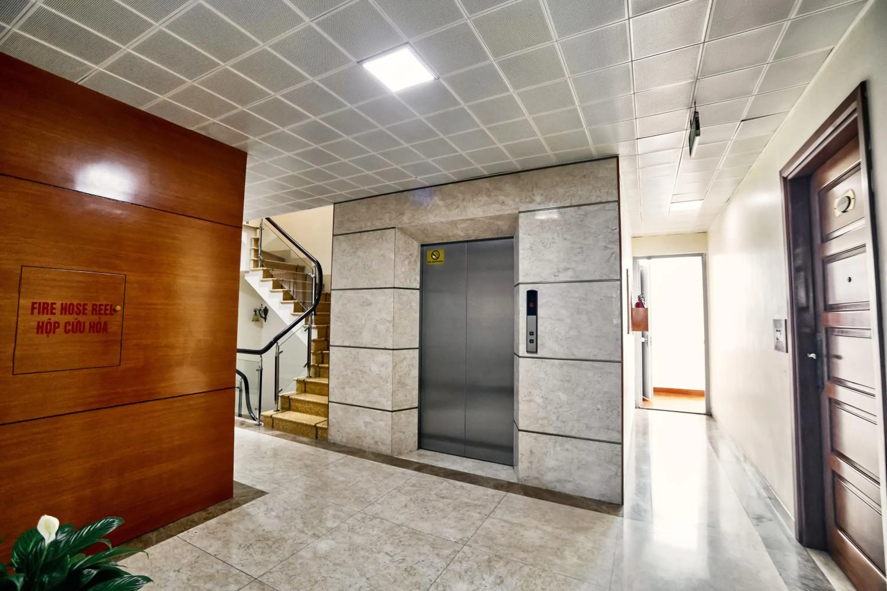 elevator in Trang Thanh Luxury Apartment