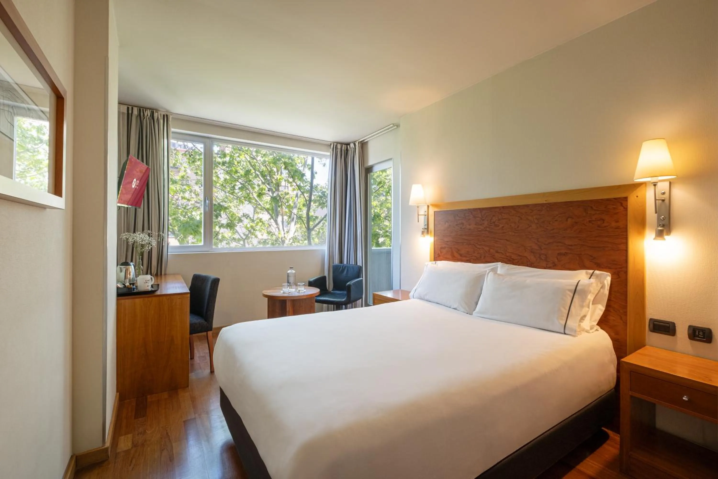 Photo of the whole room, Bed in Exe Plaza Delicias