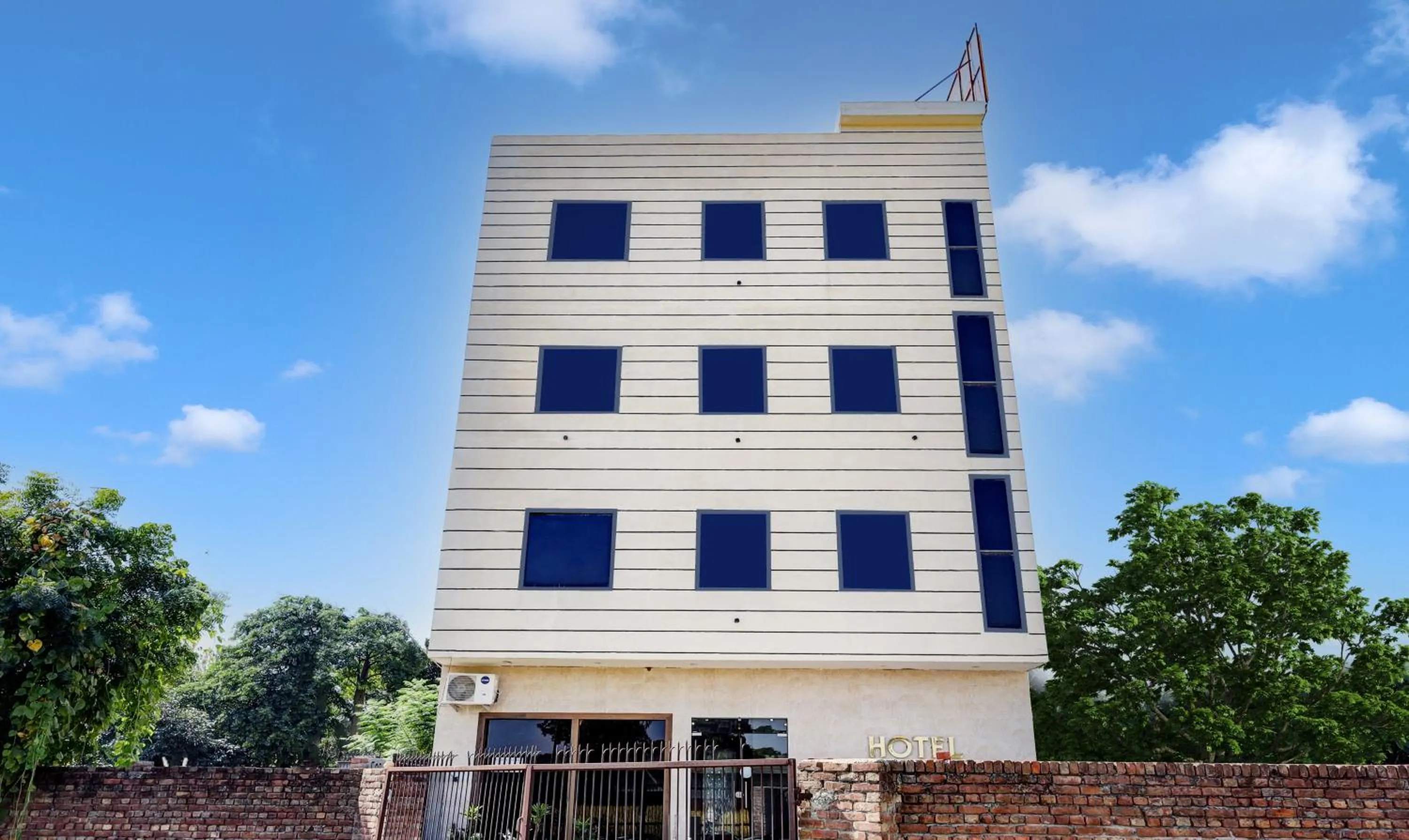 Property building in Itsy Hotels Vedansh