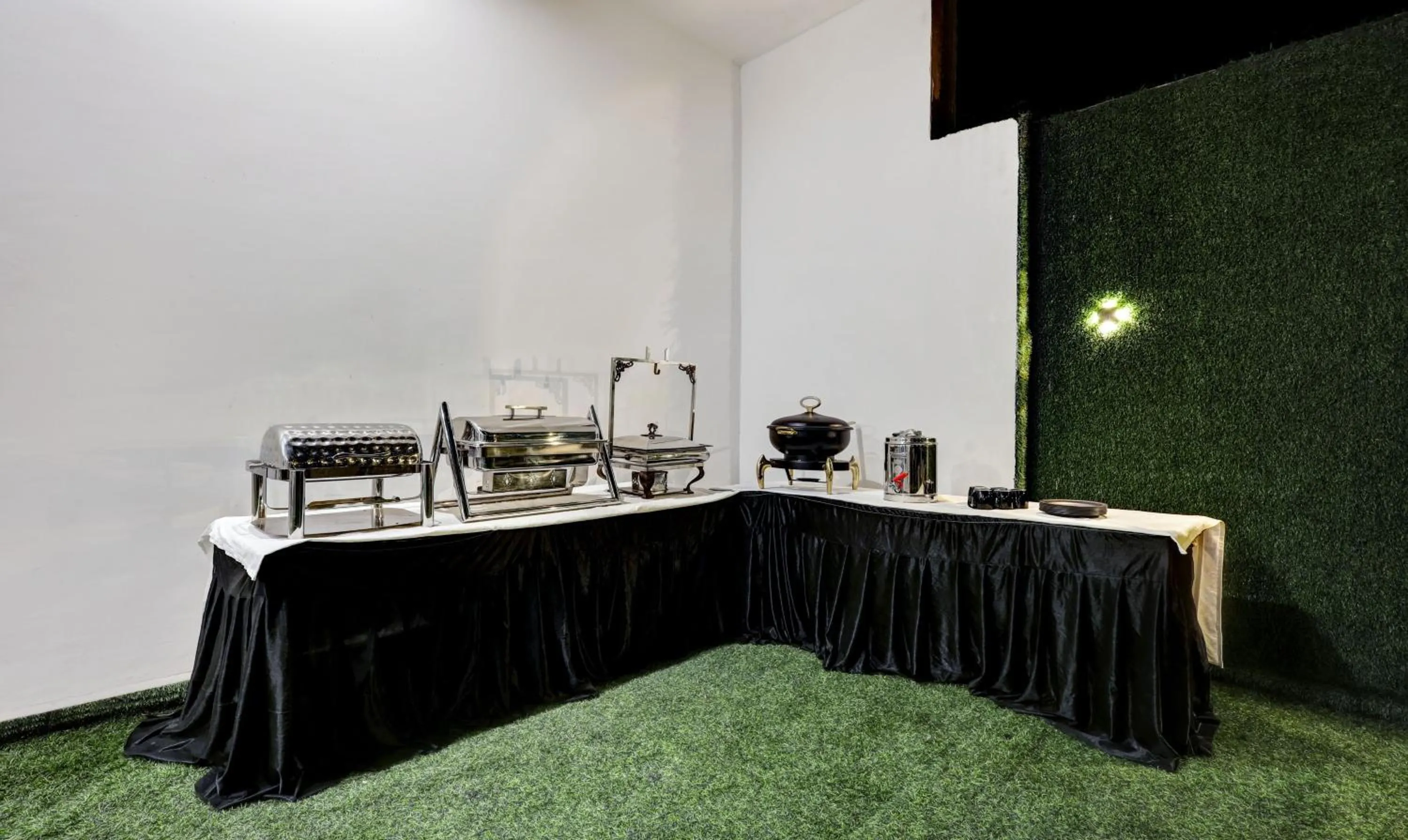 Buffet breakfast in Itsy Hotels Vedansh