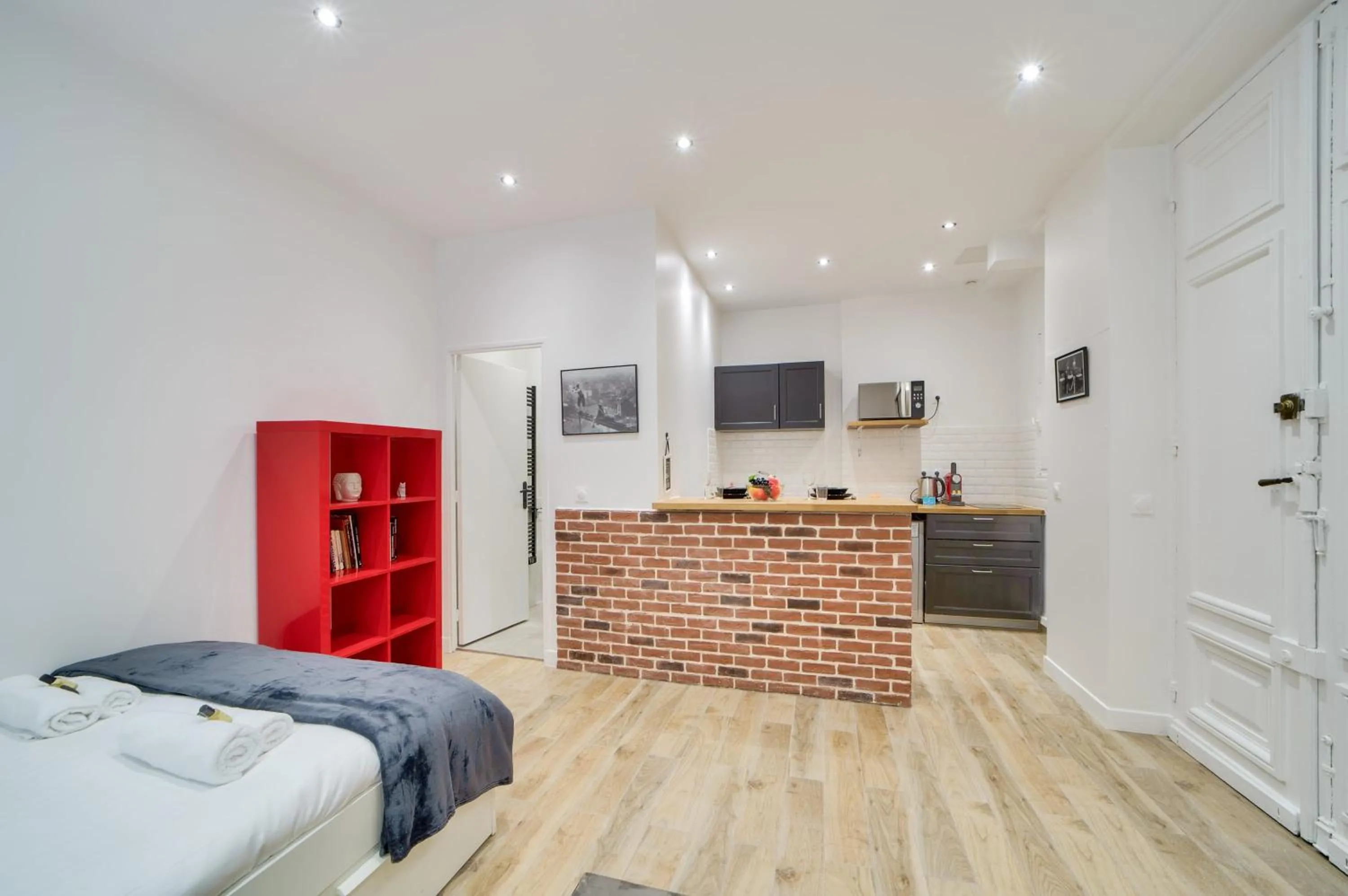 Bed in ParisConciergerie - Studio Champs Elysees