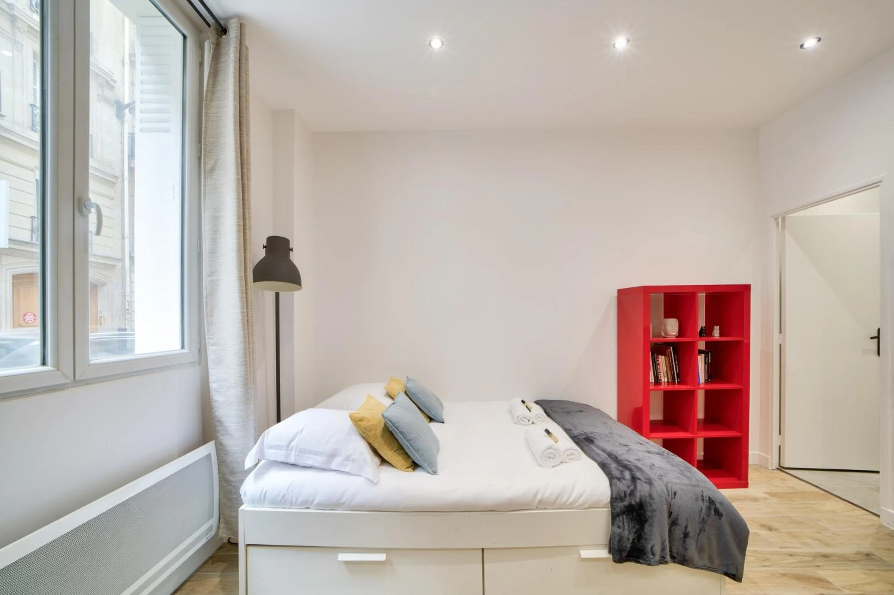 Bed in ParisConciergerie - Studio Champs Elysees