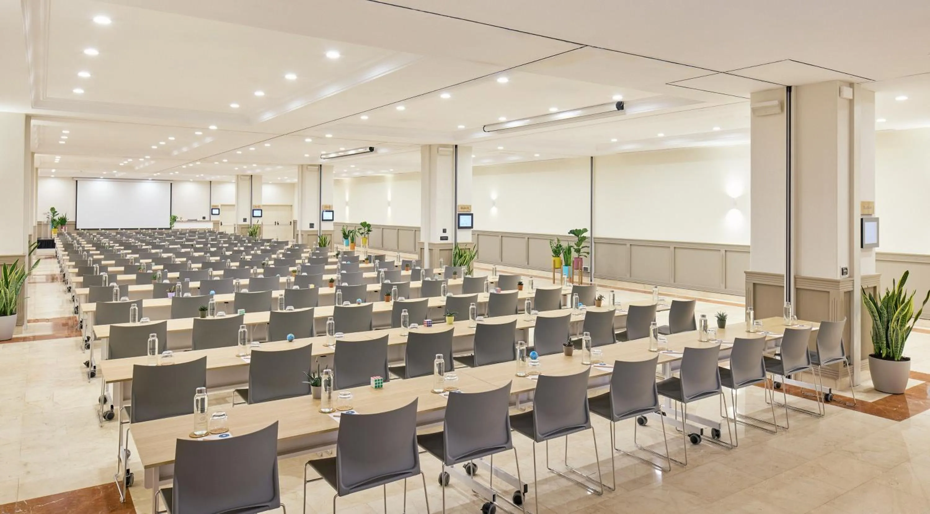 Meeting/conference room in INNSiDE by Meliá Barcelona Apolo