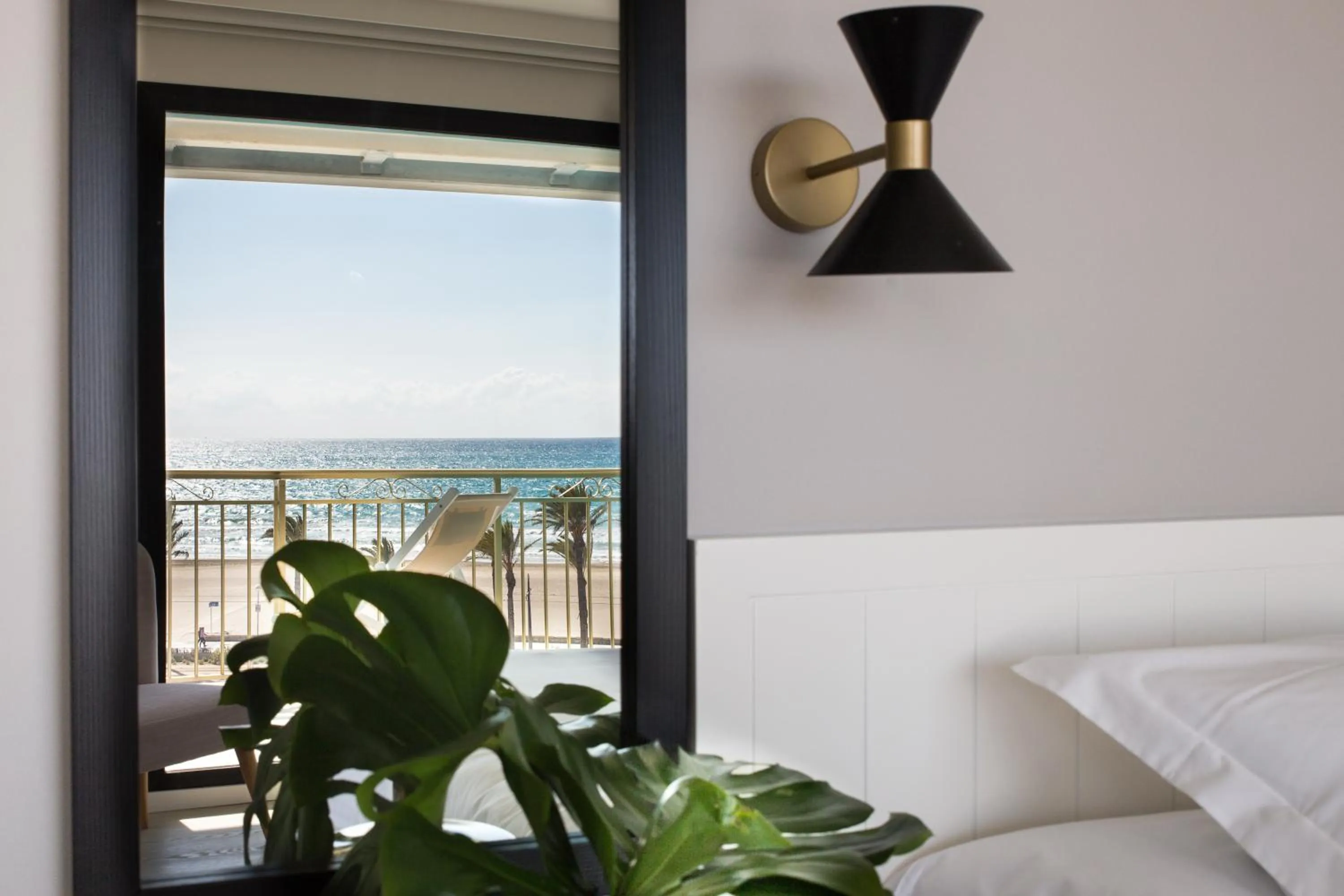 Bed in Hotel Almirante