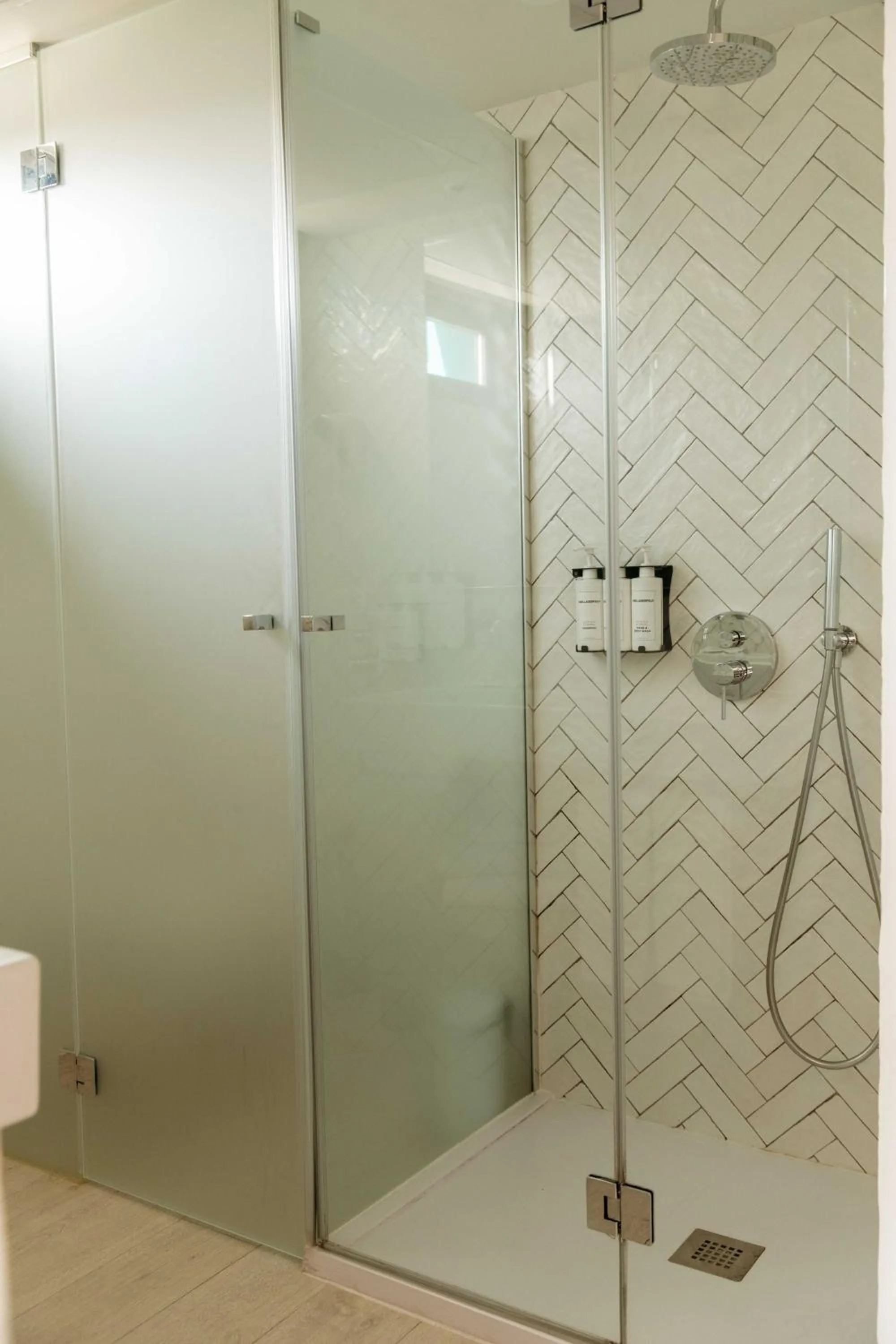 Shower in Hotel Almirante