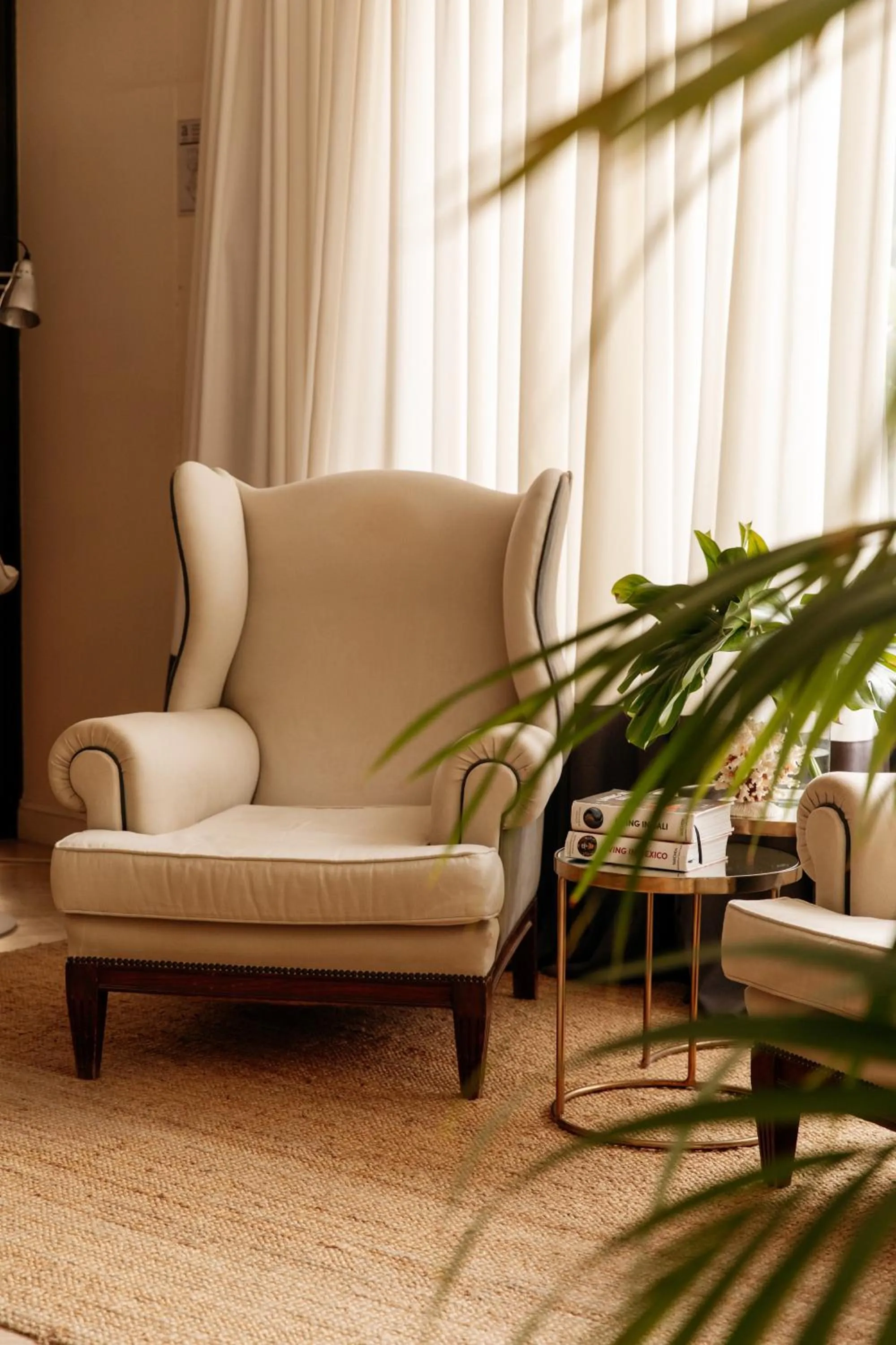 Living room in Hotel Almirante