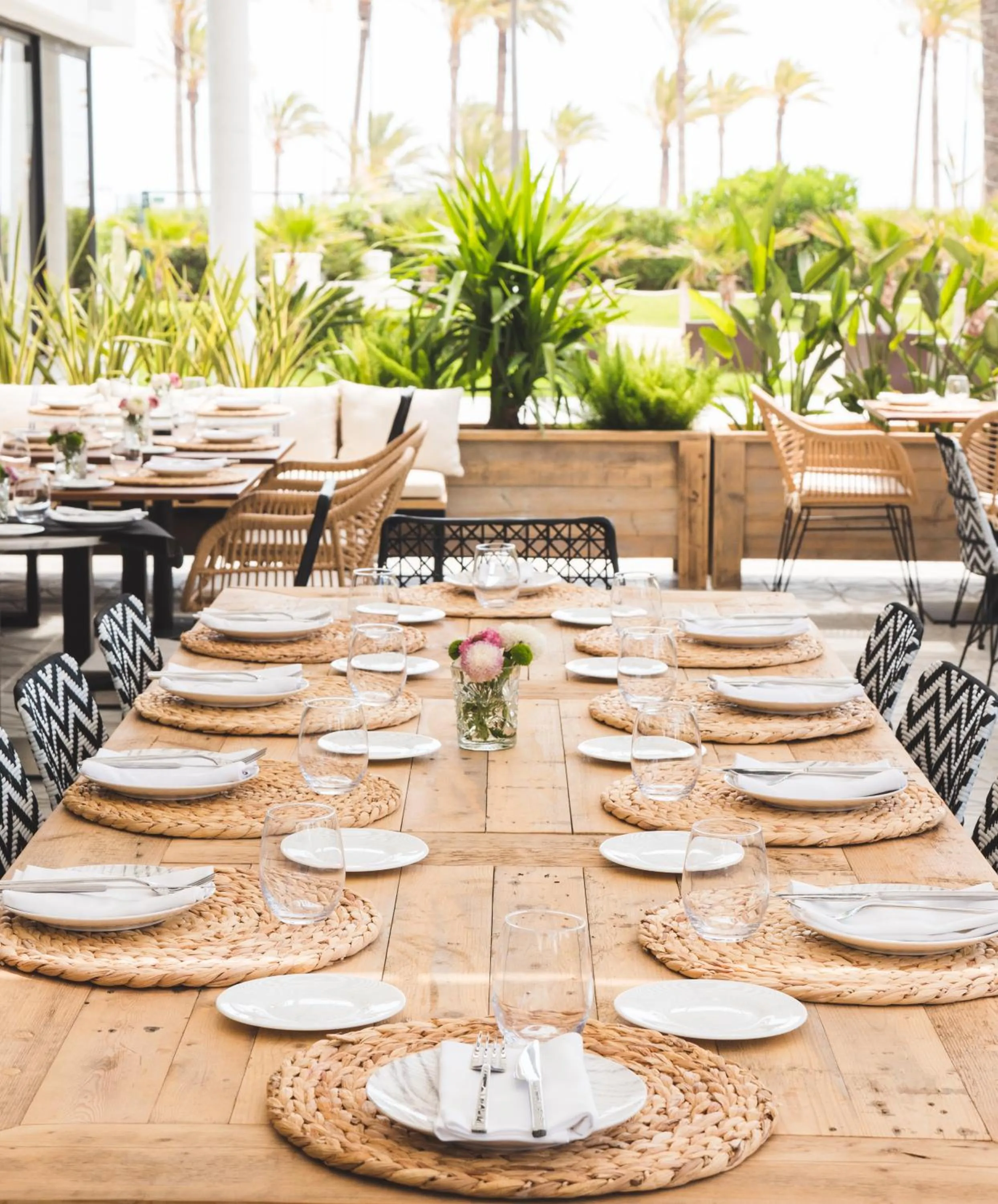 Restaurant/places to eat in Hotel Almirante