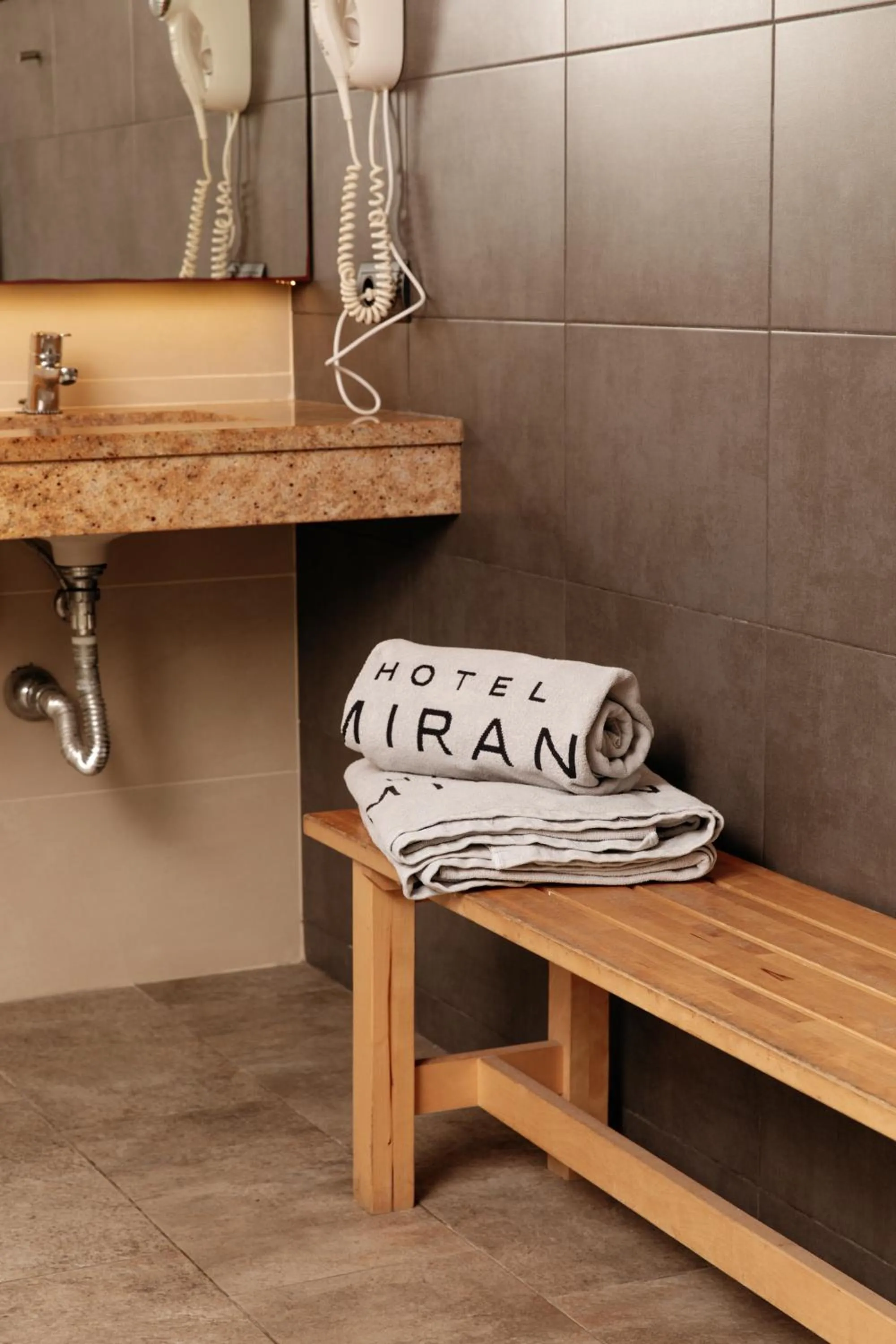 Area and facilities in Hotel Almirante