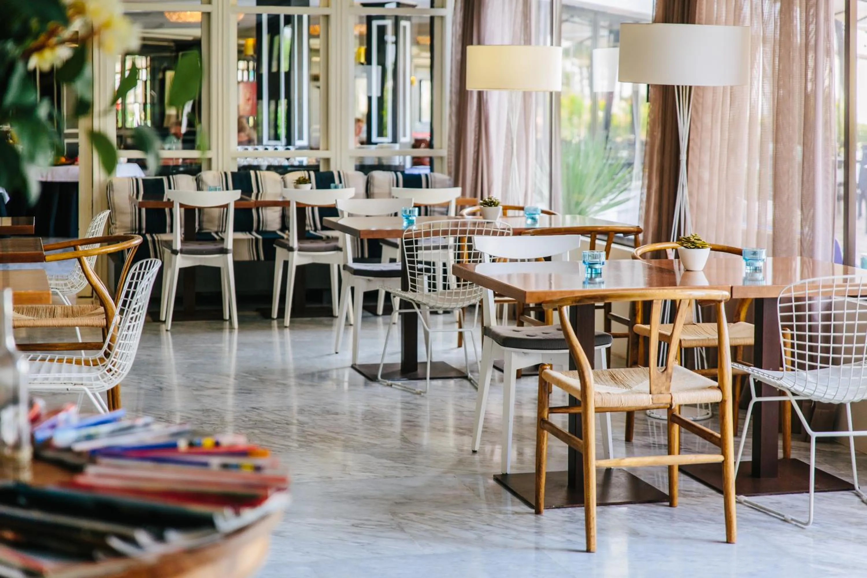 Restaurant/places to eat in Hotel Almirante