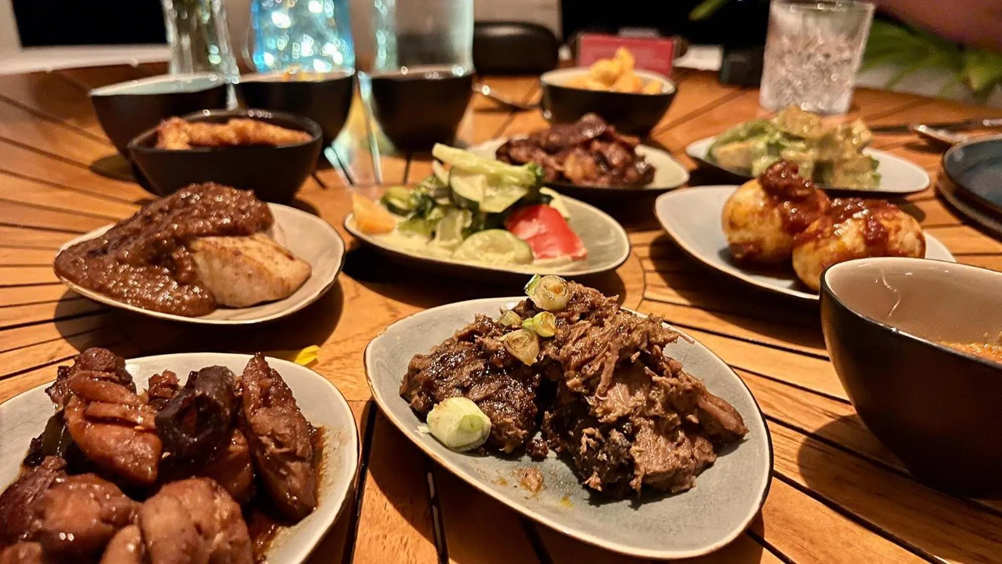 Food and drinks in Quill Gardens Boutique Hotel