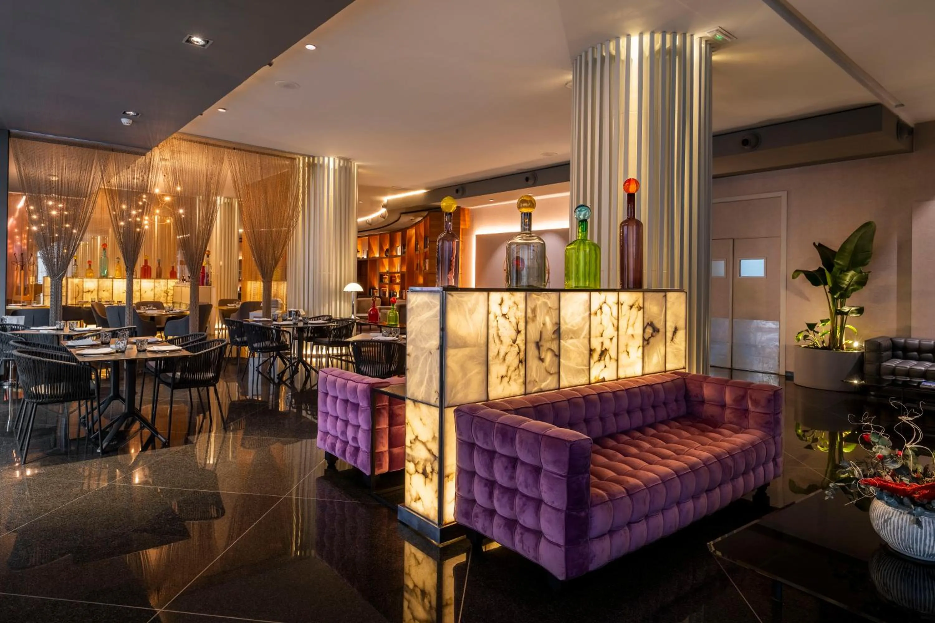 Restaurant/places to eat in SH Valencia Palace