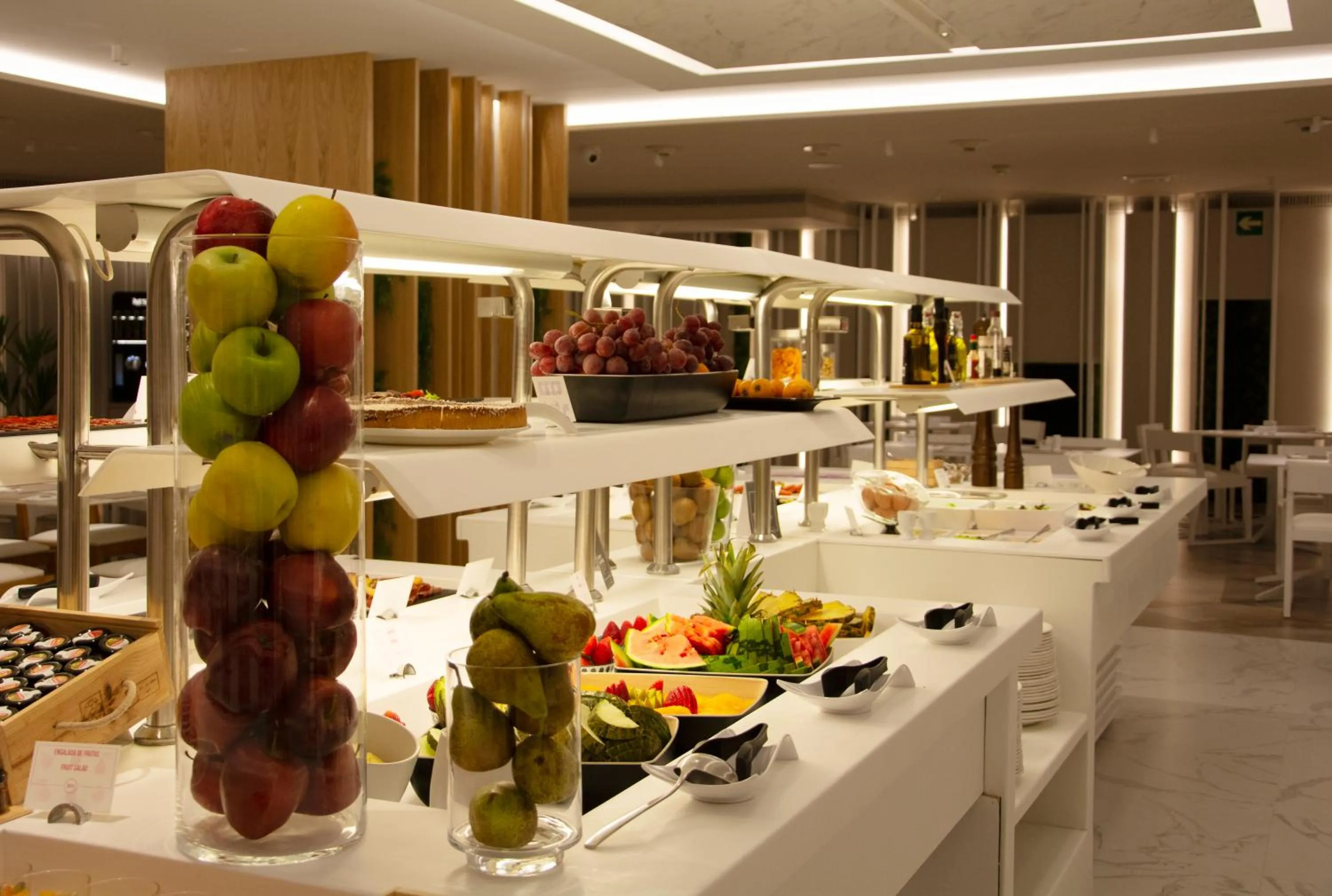 Restaurant/places to eat in SH Valencia Palace