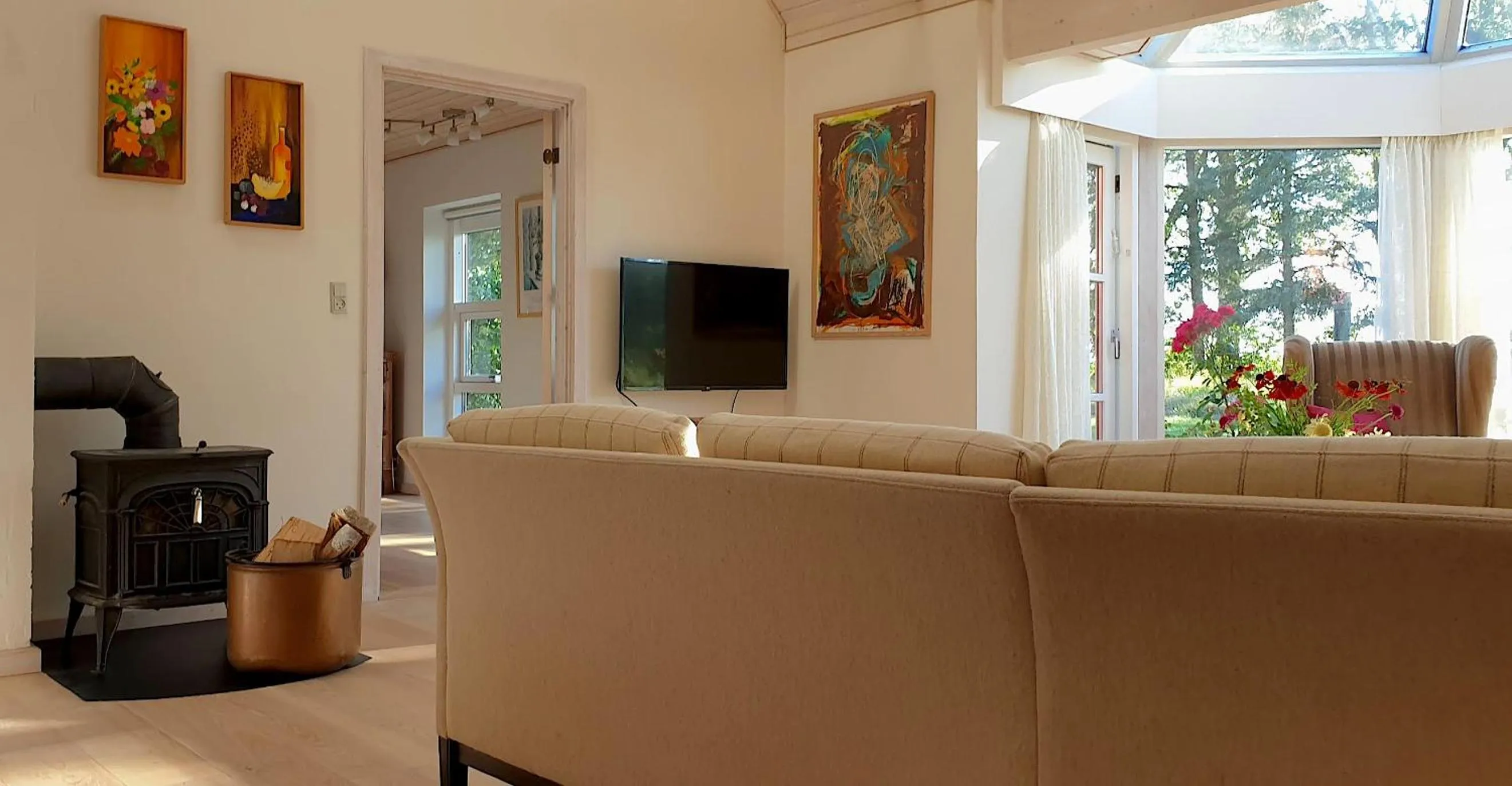 Communal lounge/ TV room in Farmors Hus