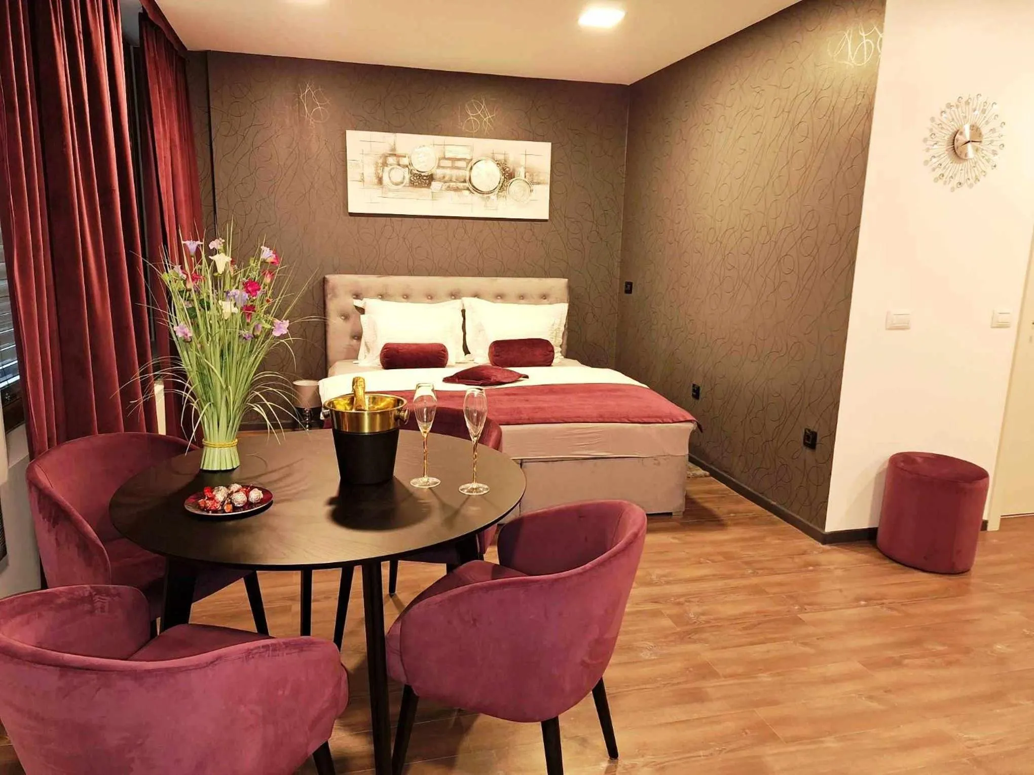 Bed in Arcobaleno Apartments & Rooms