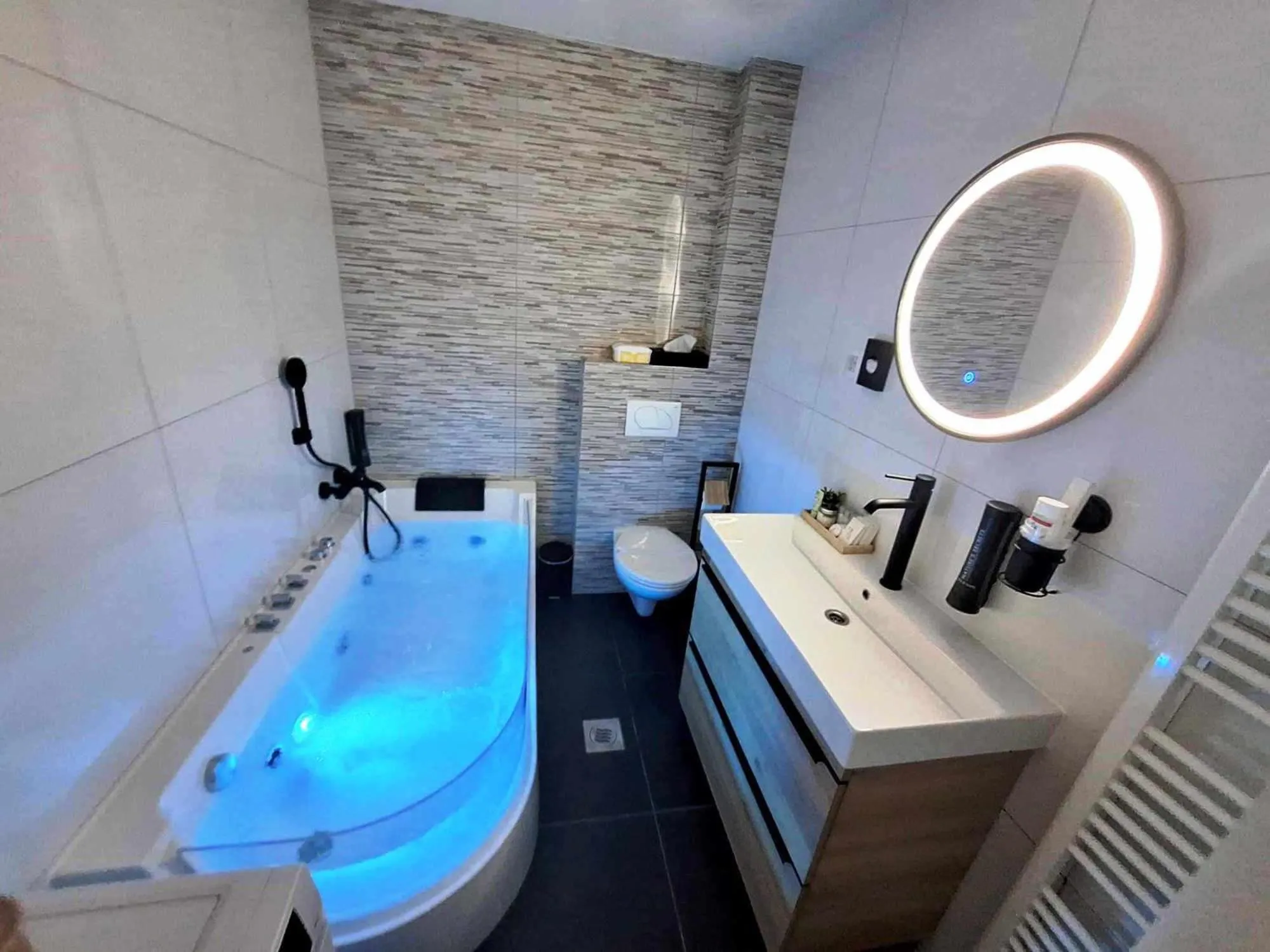 Hot Tub in Arcobaleno Apartments & Rooms