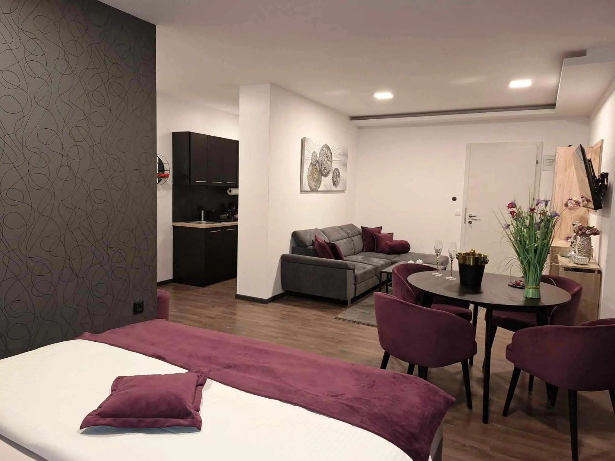 Bed in Arcobaleno Apartments & Rooms