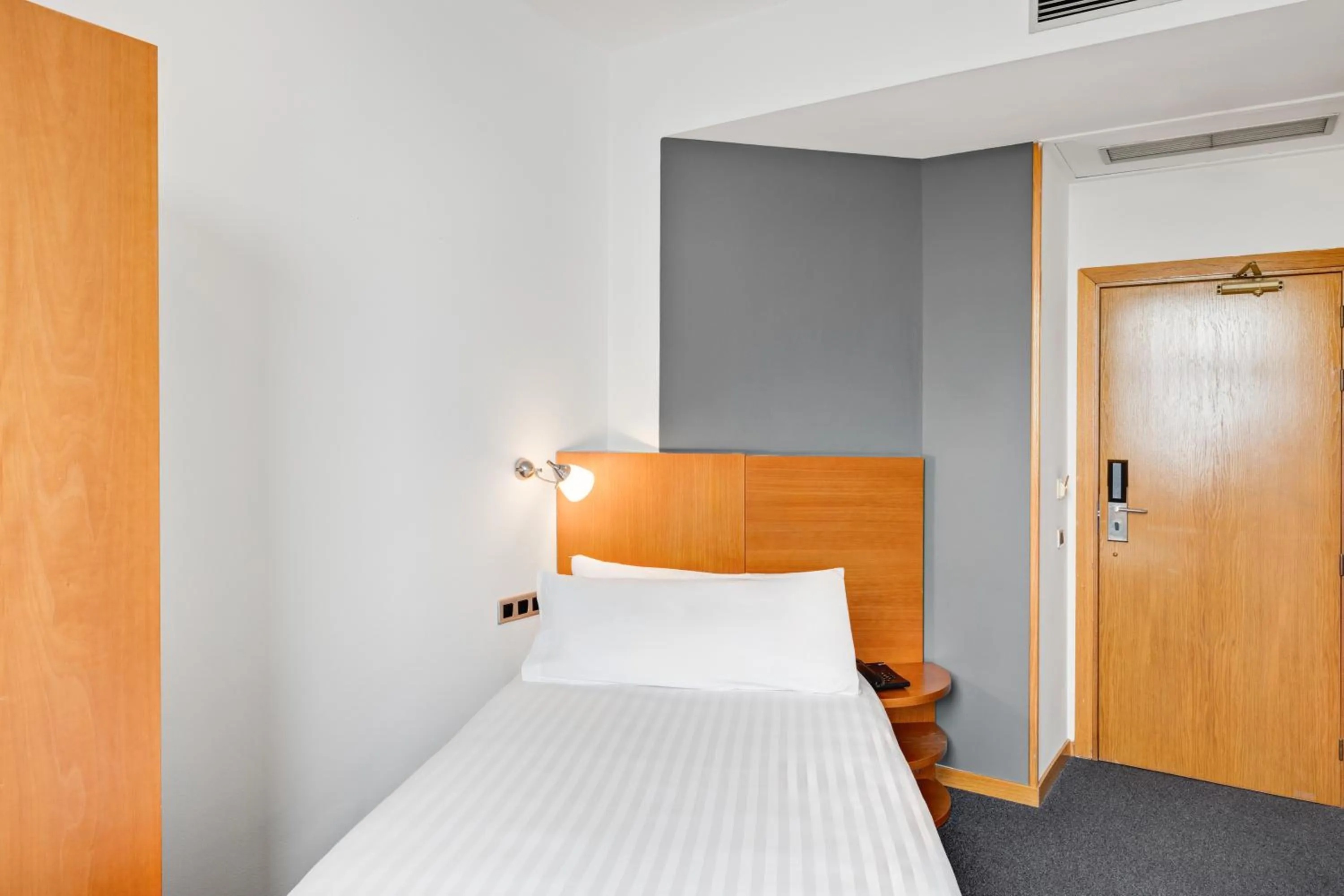 Bed in B&B HOTEL Barcelona Mollet Porta de Gallecs