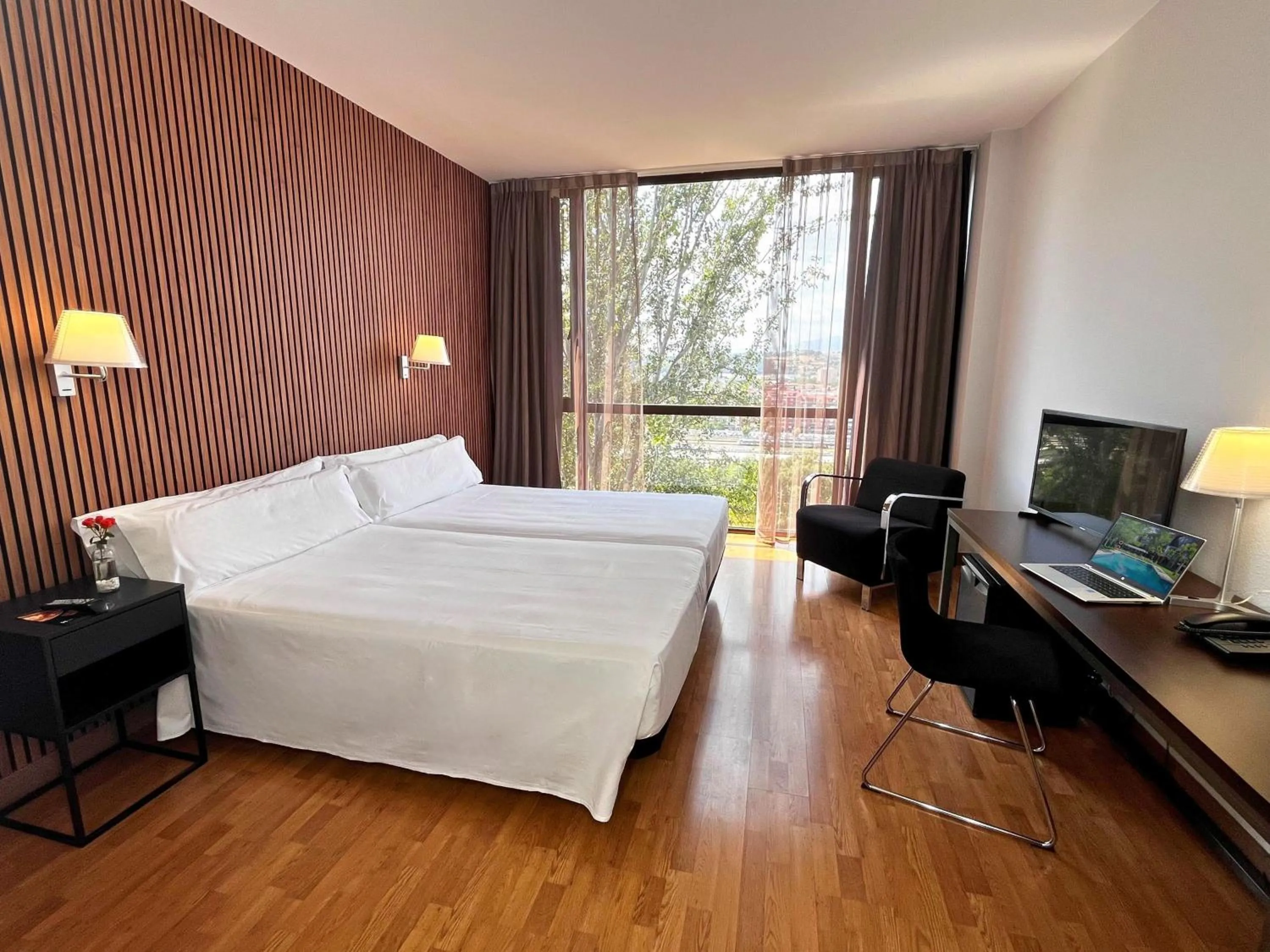 Photo of the whole room, Bed in Ciutat de Granollers