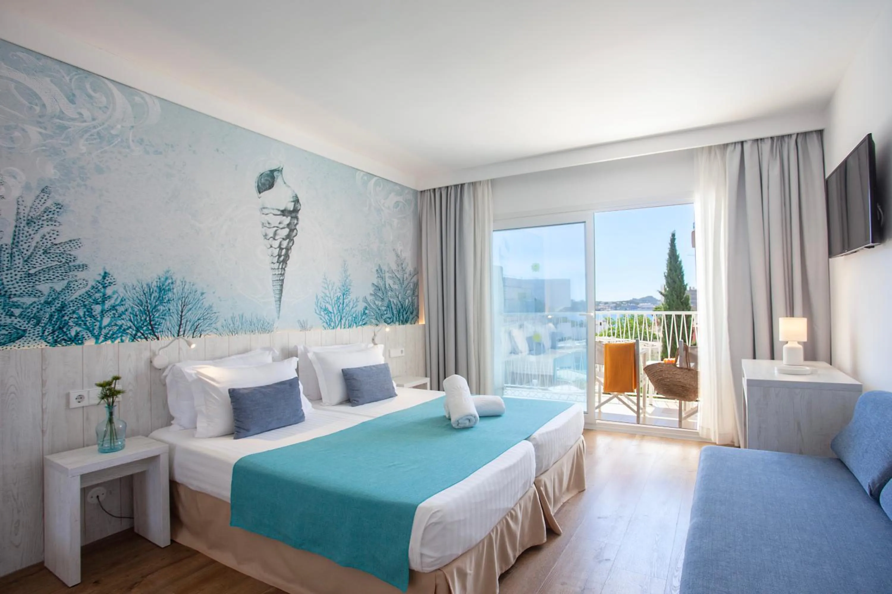 Decorative detail, Bed in Hotel Torá