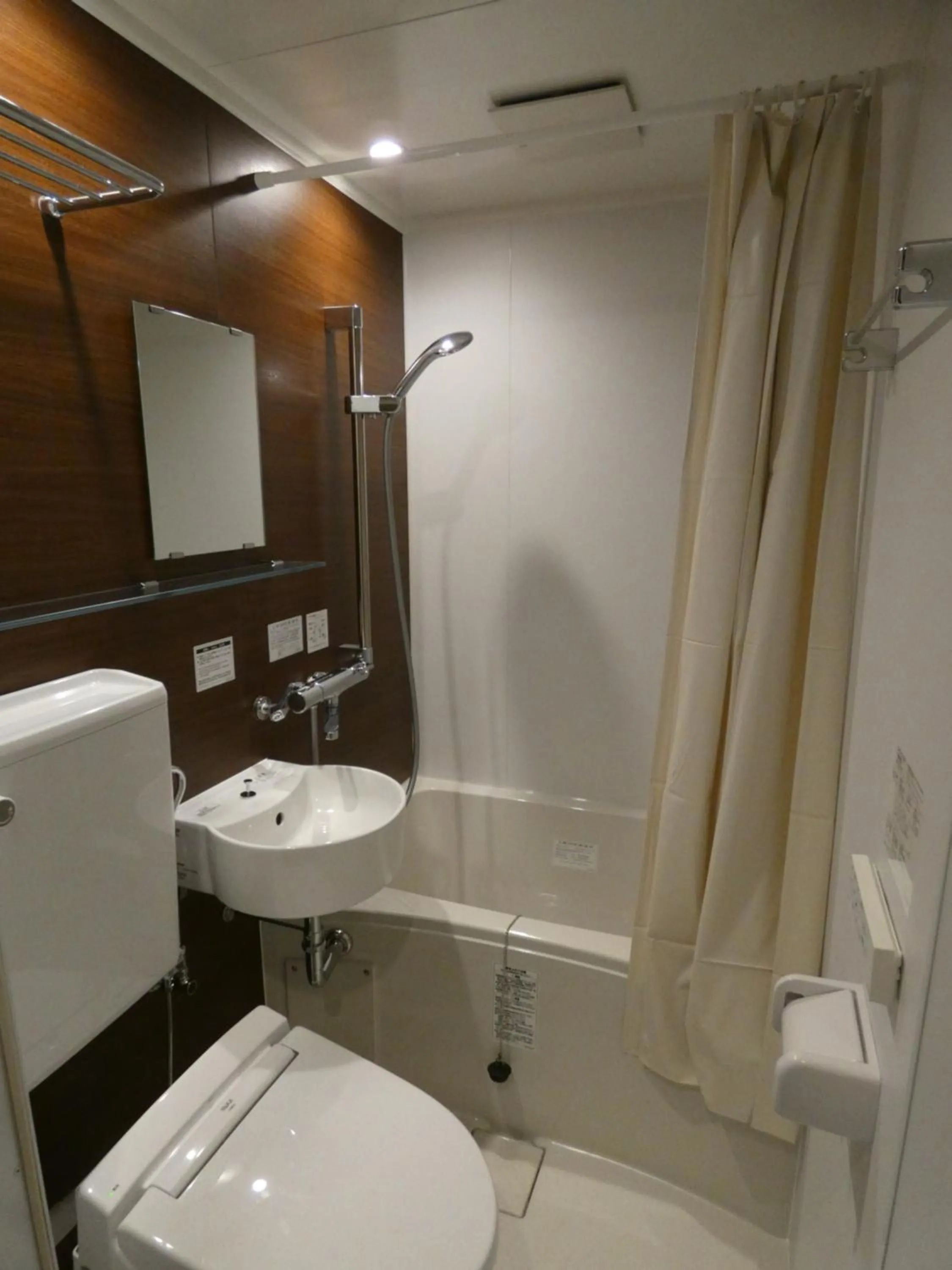 Shower in Hotel Tsuchiya