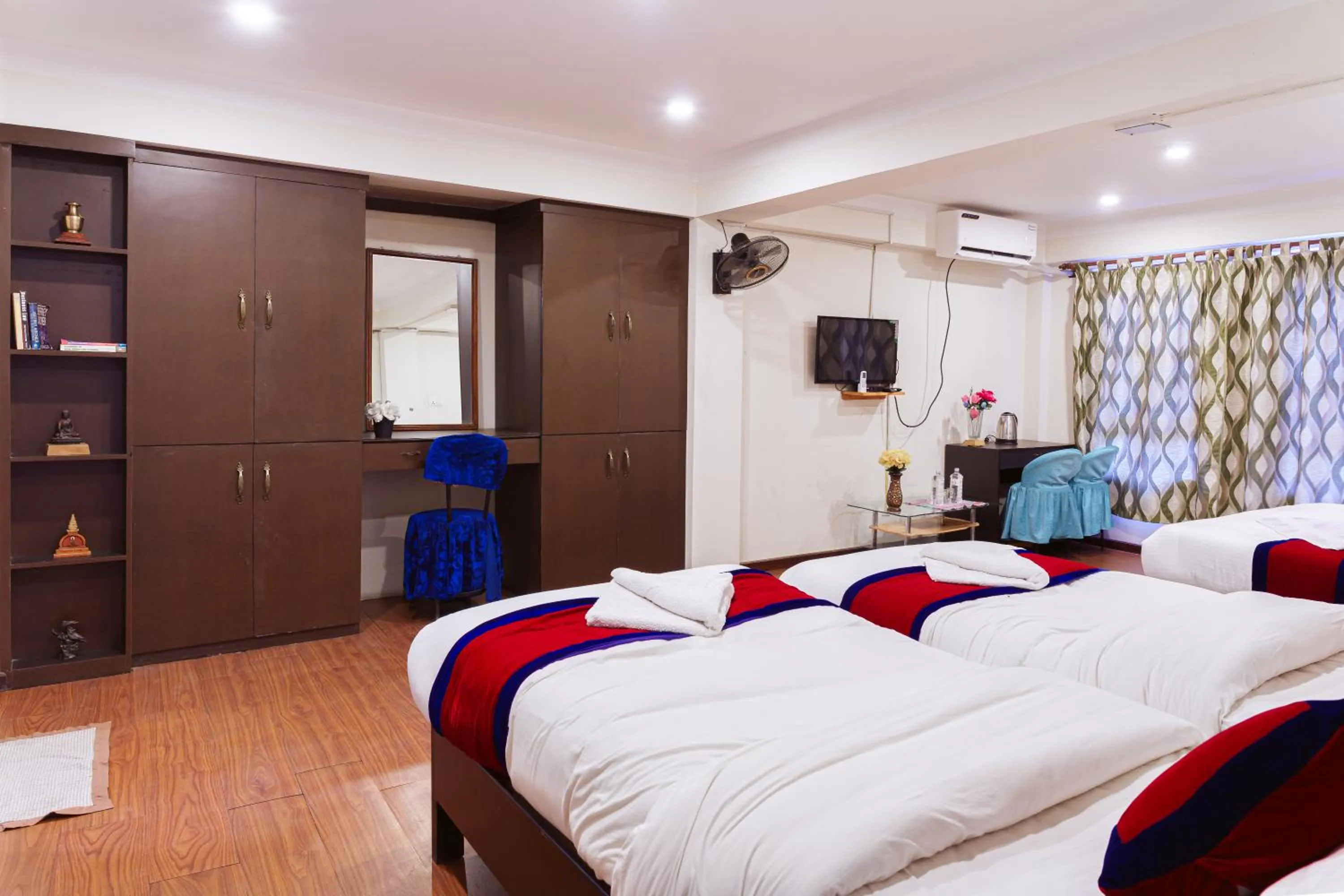 Photo of the whole room, Bed in Sweet Inn