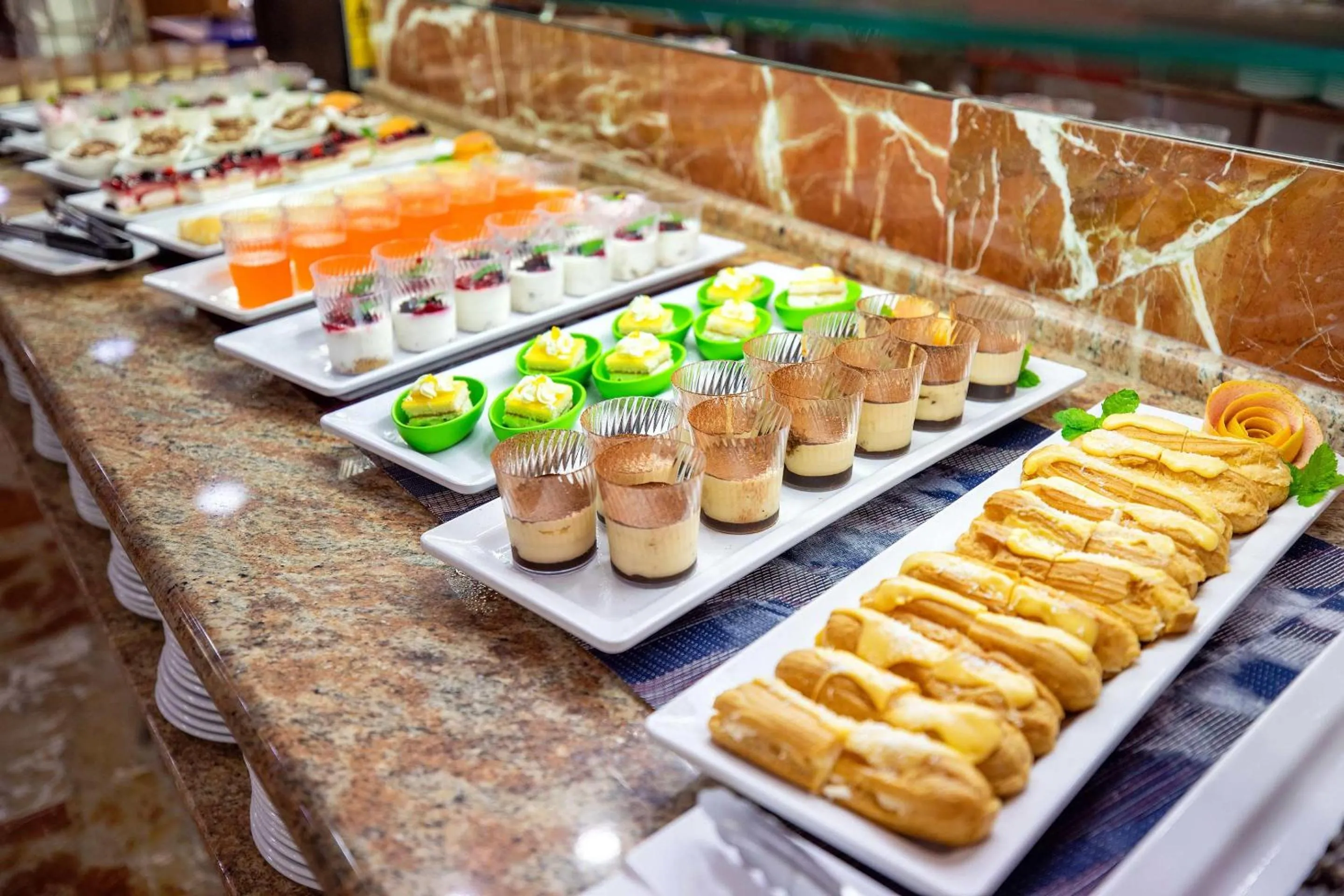 Restaurant/places to eat in Hotel Servigroup Torre Dorada