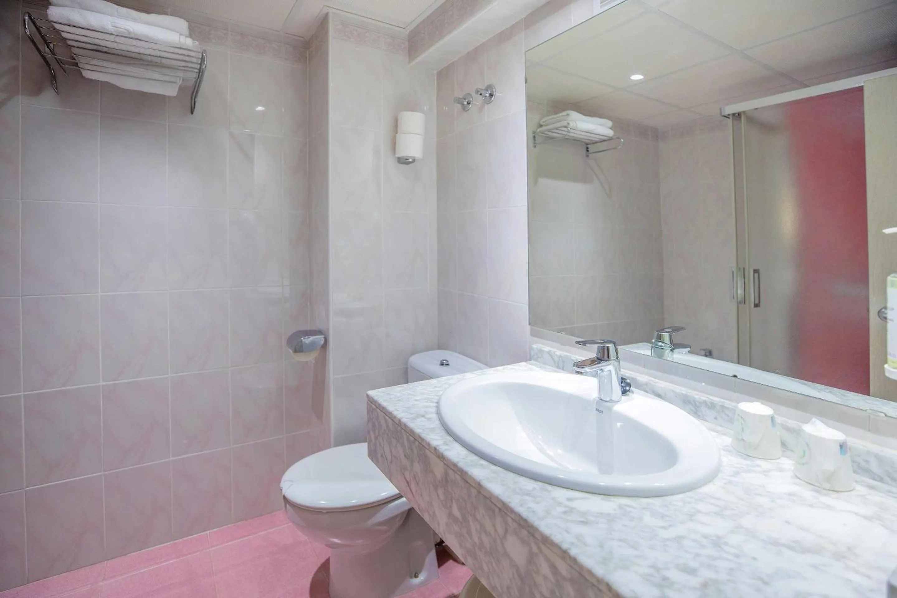 Bathroom in Hotel Servigroup Torre Dorada