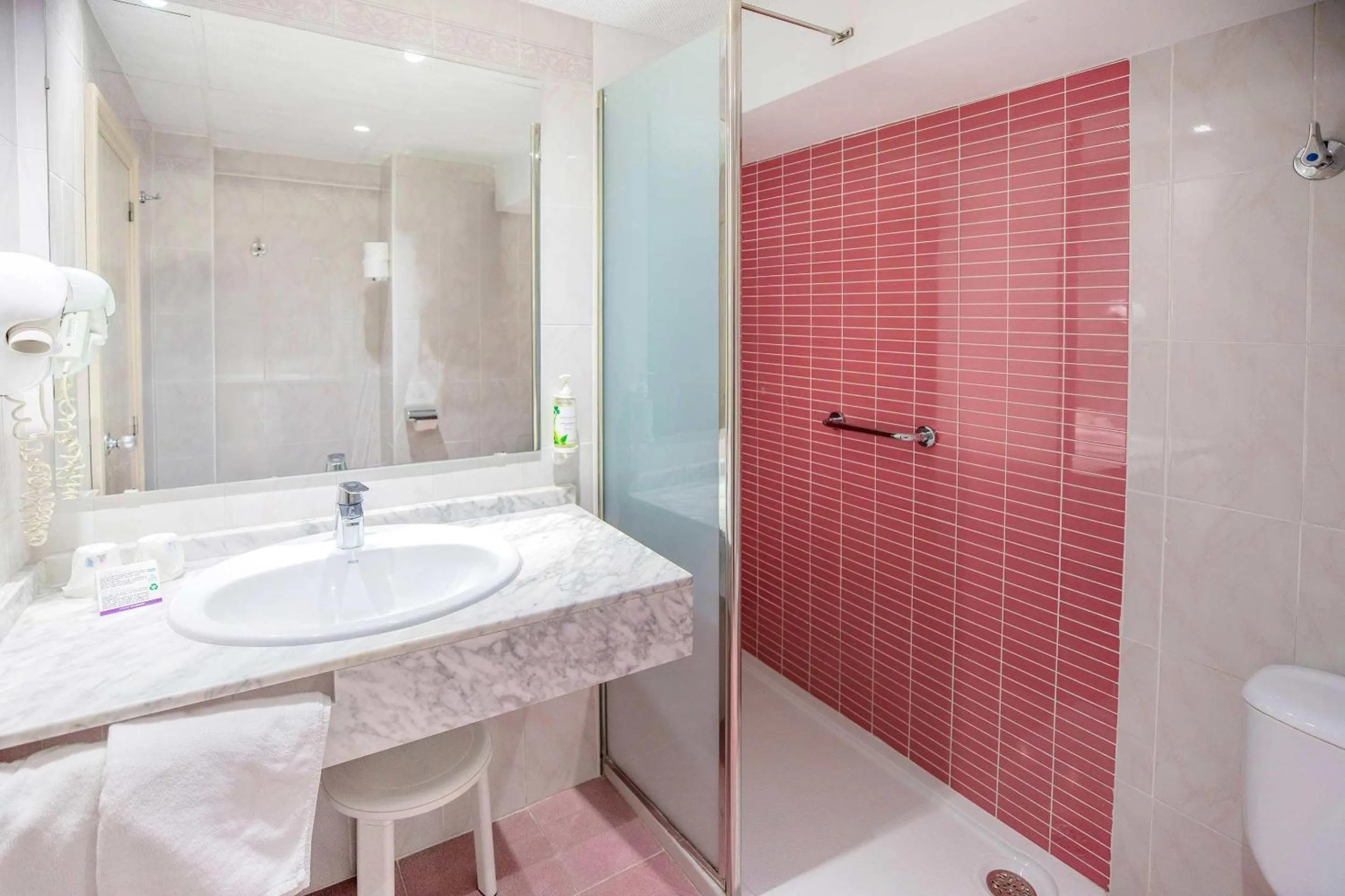 Bathroom in Hotel Servigroup Torre Dorada