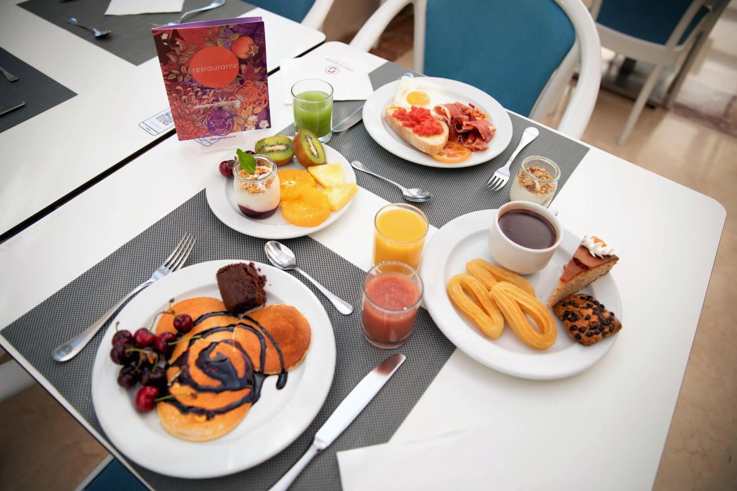 Restaurant/places to eat in Hotel Servigroup Papa Luna 4 Sup