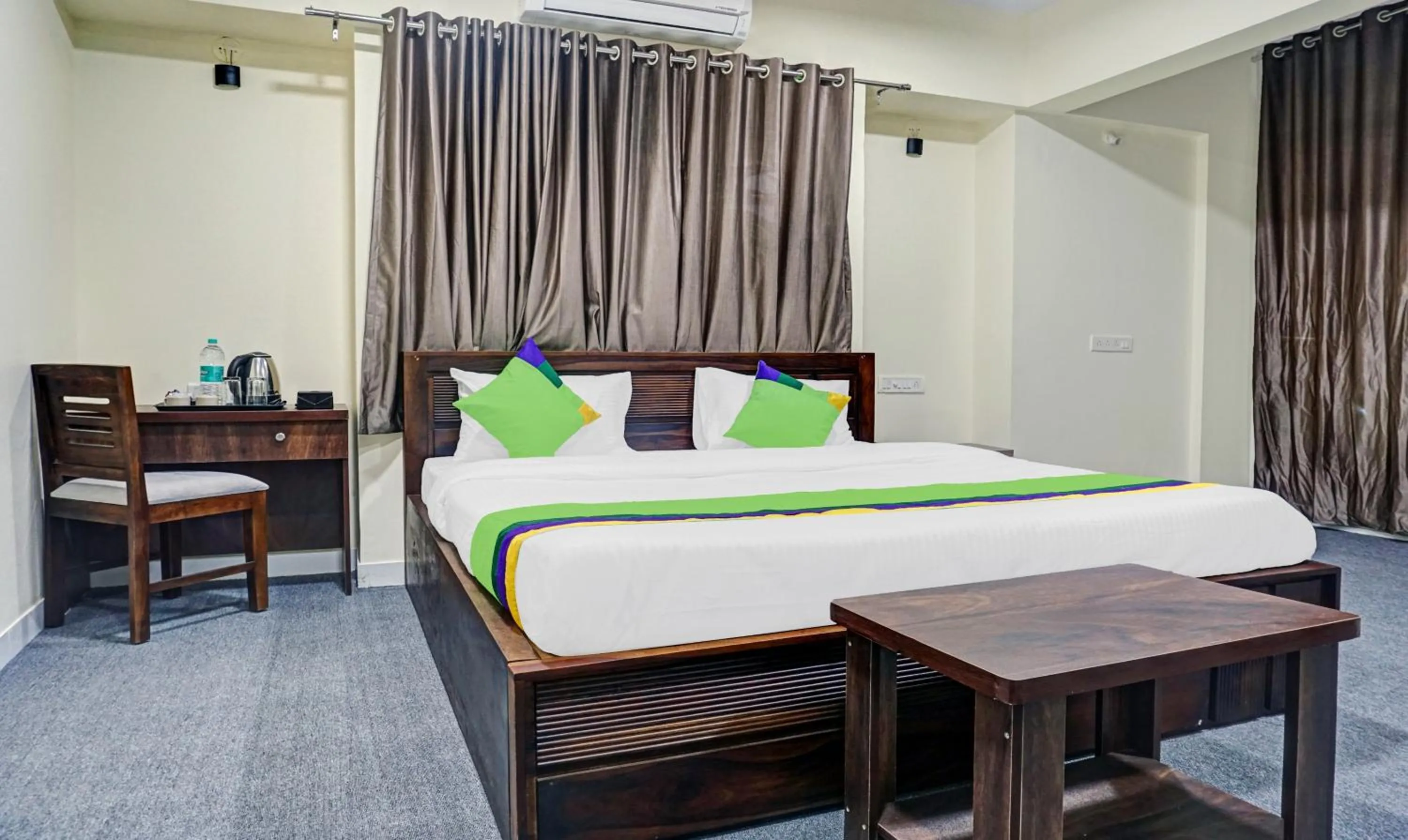 Bedroom, Bed in Treebo Tulip