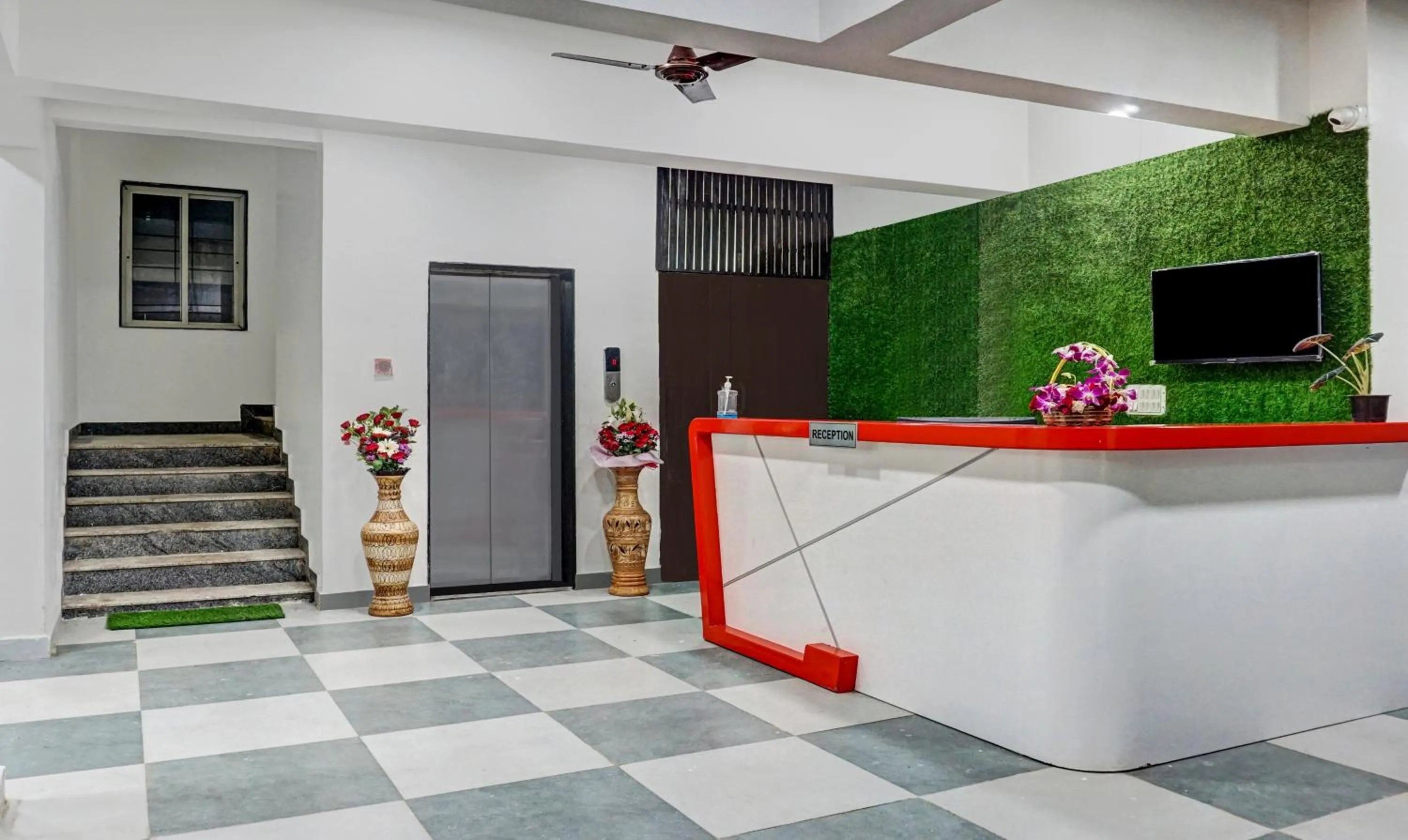 Lobby or reception in Treebo Tulip