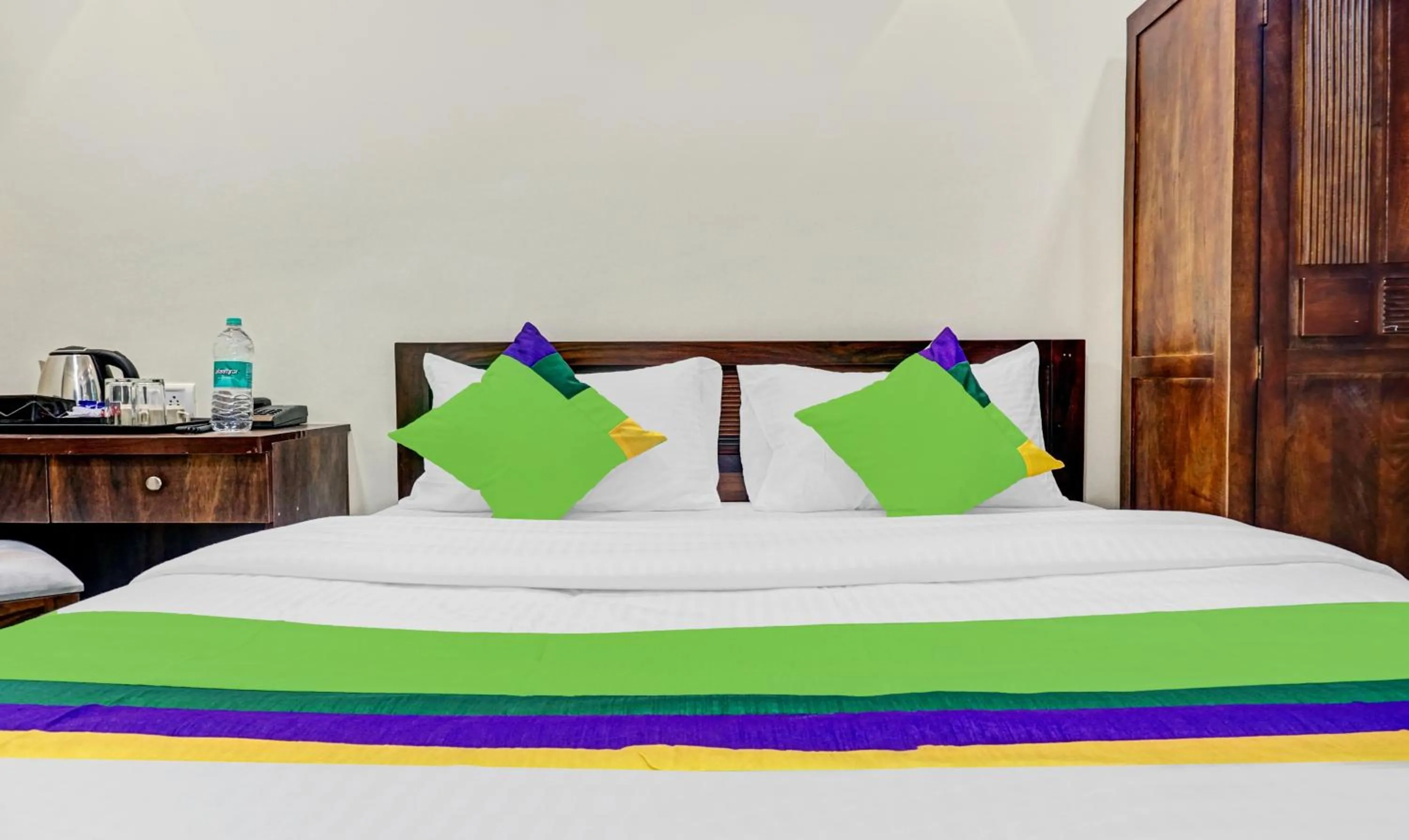 Bedroom, Bed in Treebo Tulip