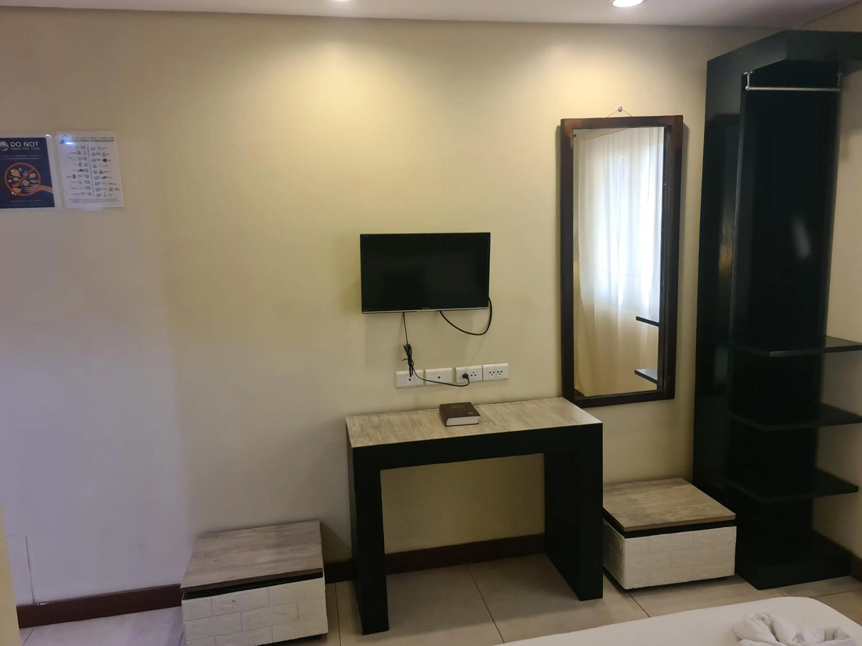 hair dresser in Coron town travellers inn