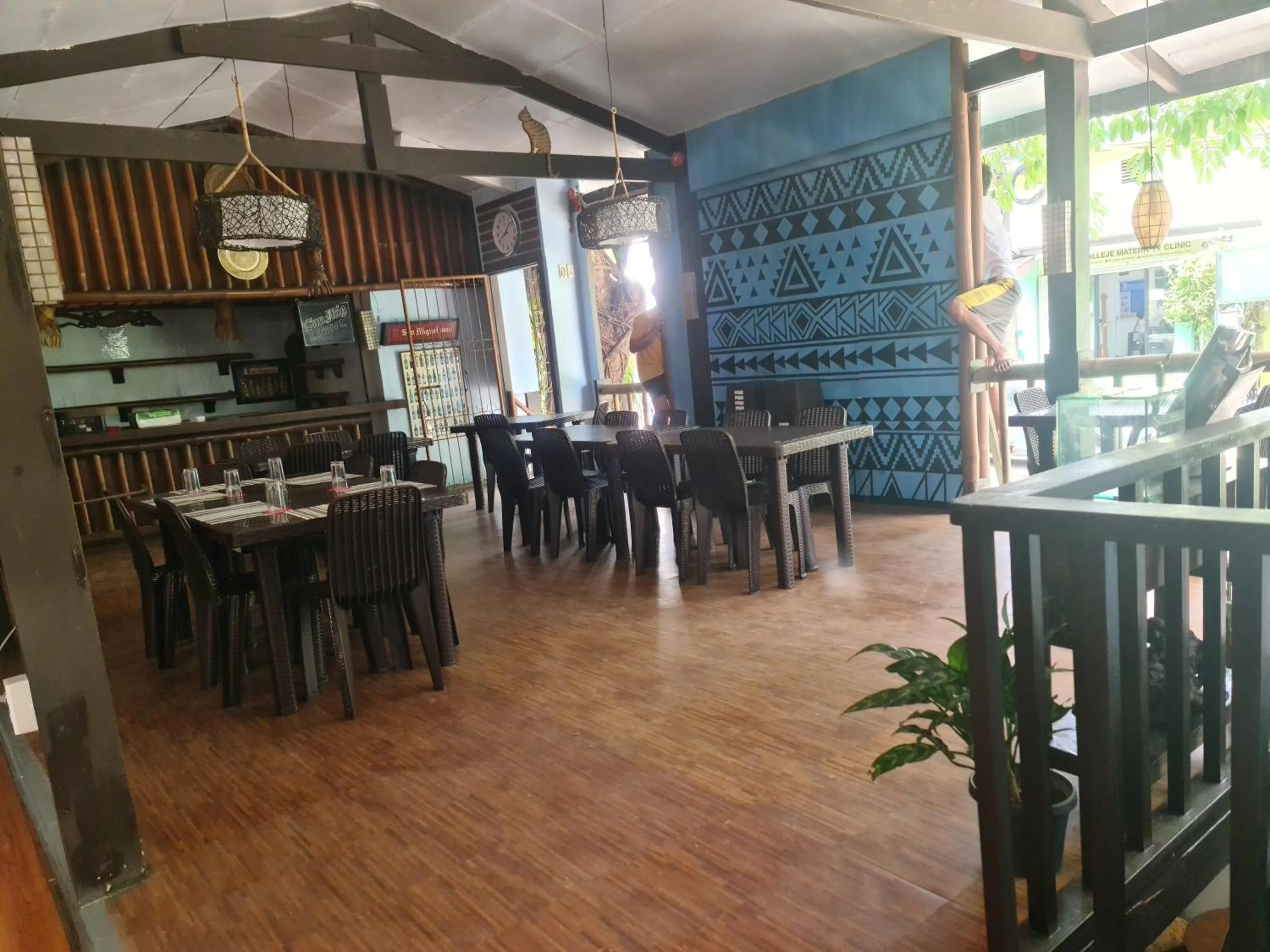 Restaurant/places to eat in Coron town travellers inn